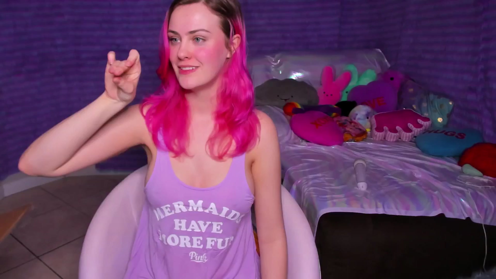 Gallery image thumbnail from ClaraKitty's myfreecams stream on, 03/19/2025, 05:34 image 19 of 20