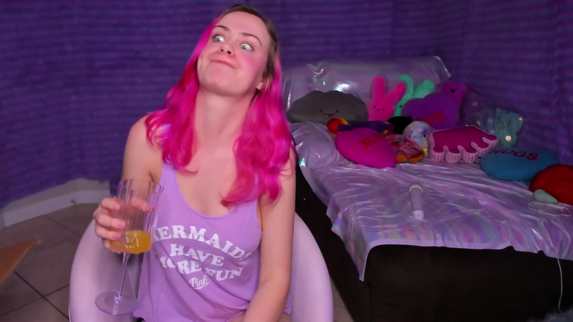 Gallery image thumbnail from ClaraKitty's myfreecams stream on, 03/19/2025, 06:20 image 1 of 20