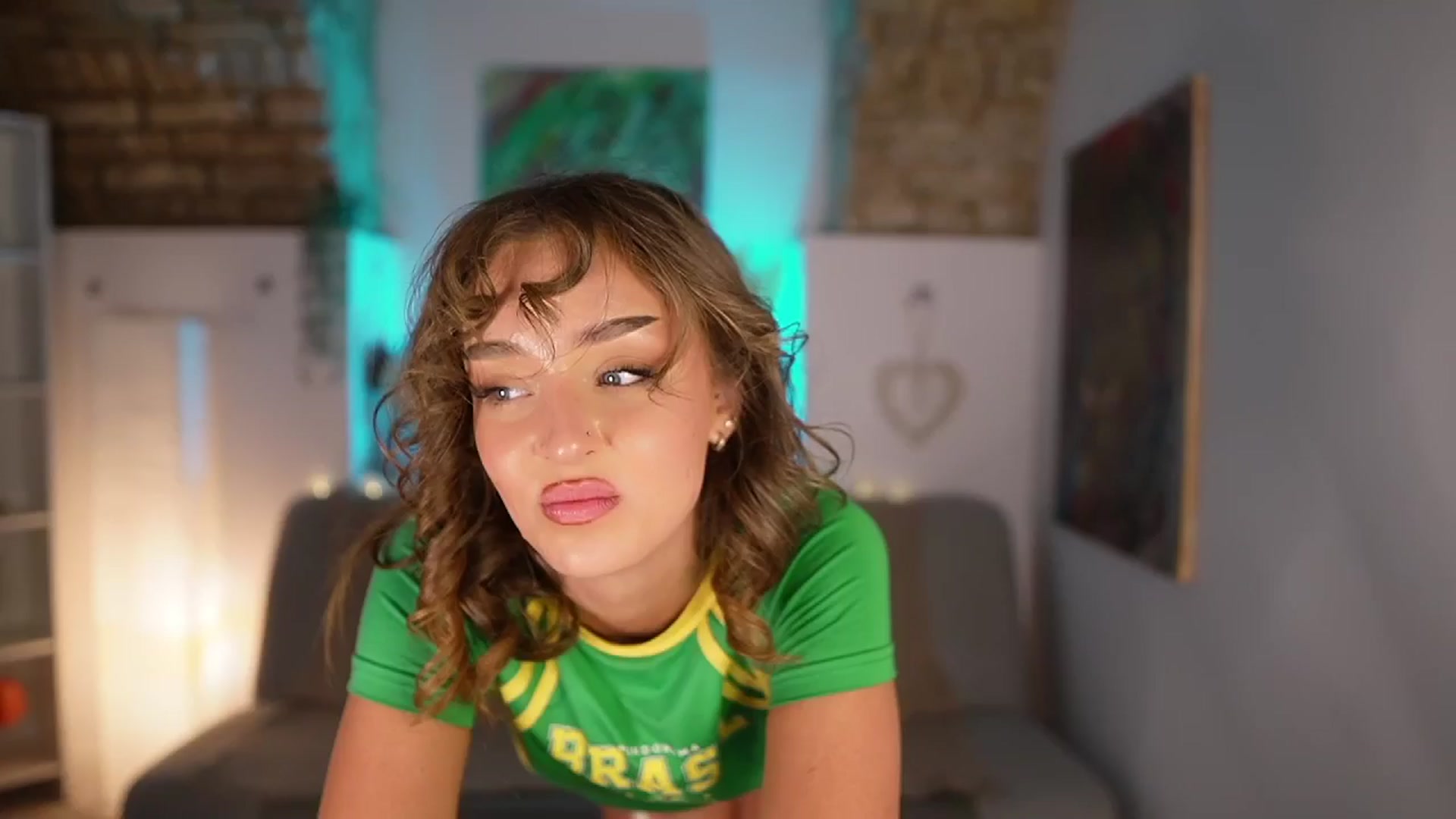 Gallery image thumbnail from Clara_Mia's myfreecams stream on, 02/06/2025, 24:04 image 17 of 20
