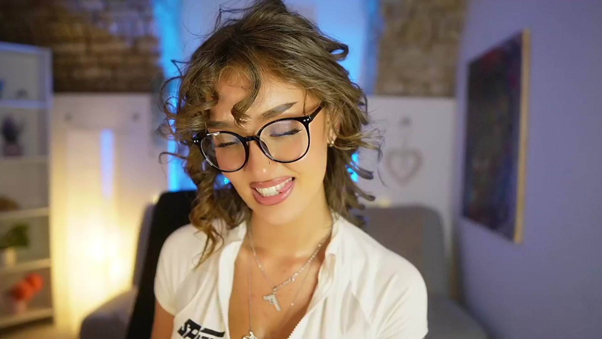Gallery image thumbnail from Clara_Mia's myfreecams stream on, 02/10/2025, 24:11 image 15 of 20