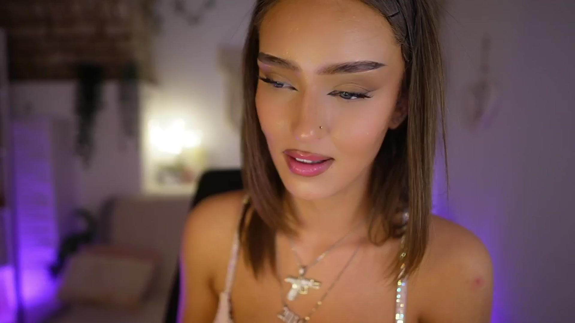Gallery image thumbnail from Clara_Mia's myfreecams stream on, 05/28/2025, 22:42 image 9 of 20