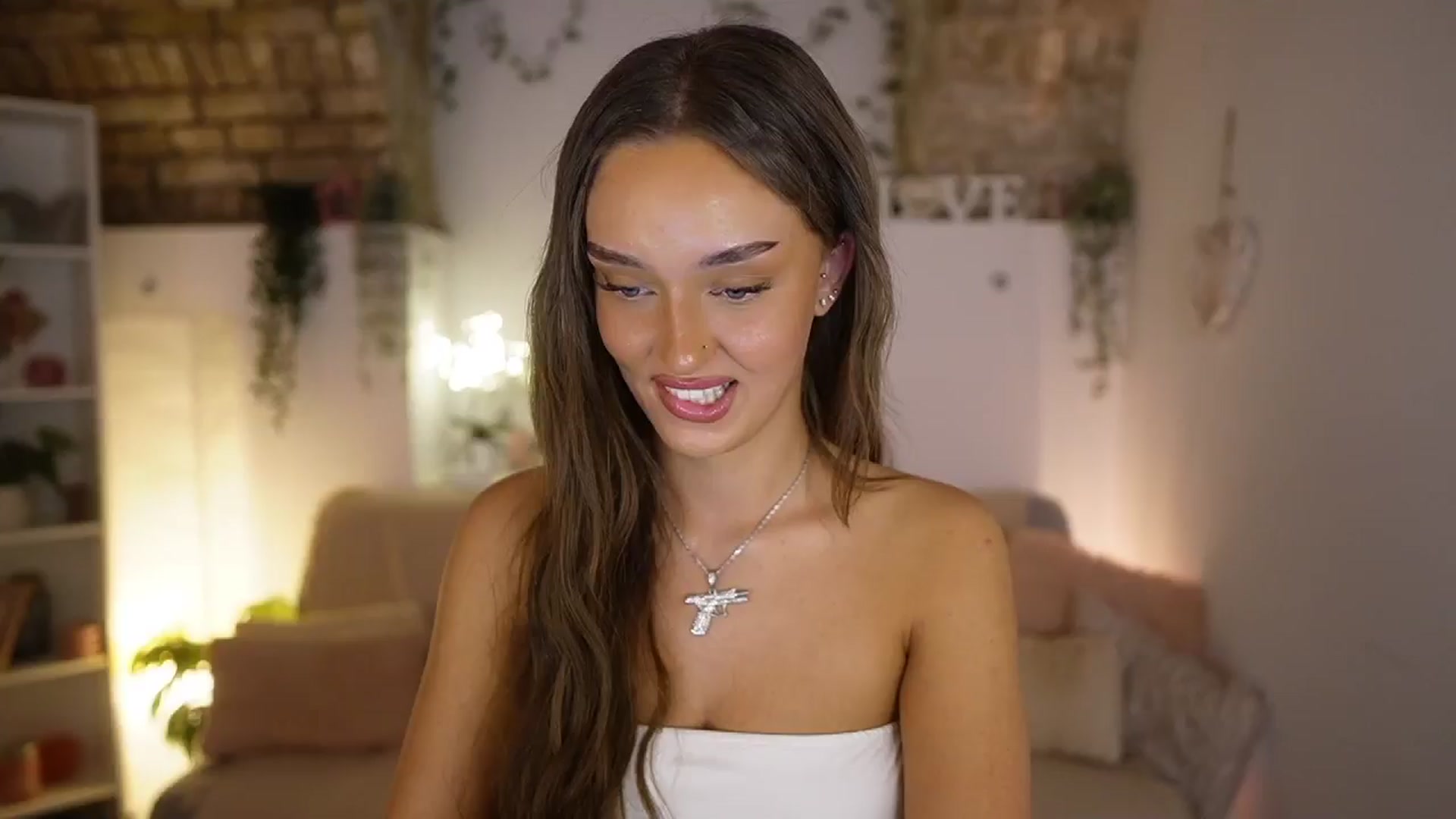 Gallery image thumbnail from Clara_Mia's myfreecams stream on, 06/17/2025, 19:08 image 1 of 20