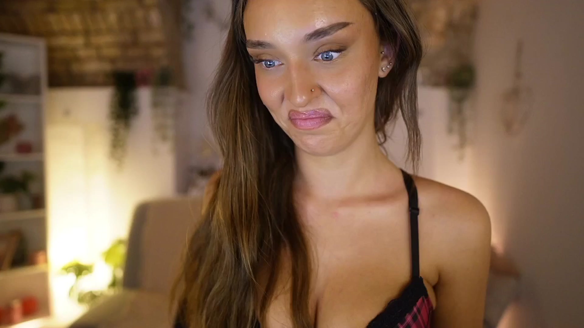 Gallery image thumbnail from Clara_Mia's myfreecams stream on, 06/19/2025, 20:09 image 2 of 20