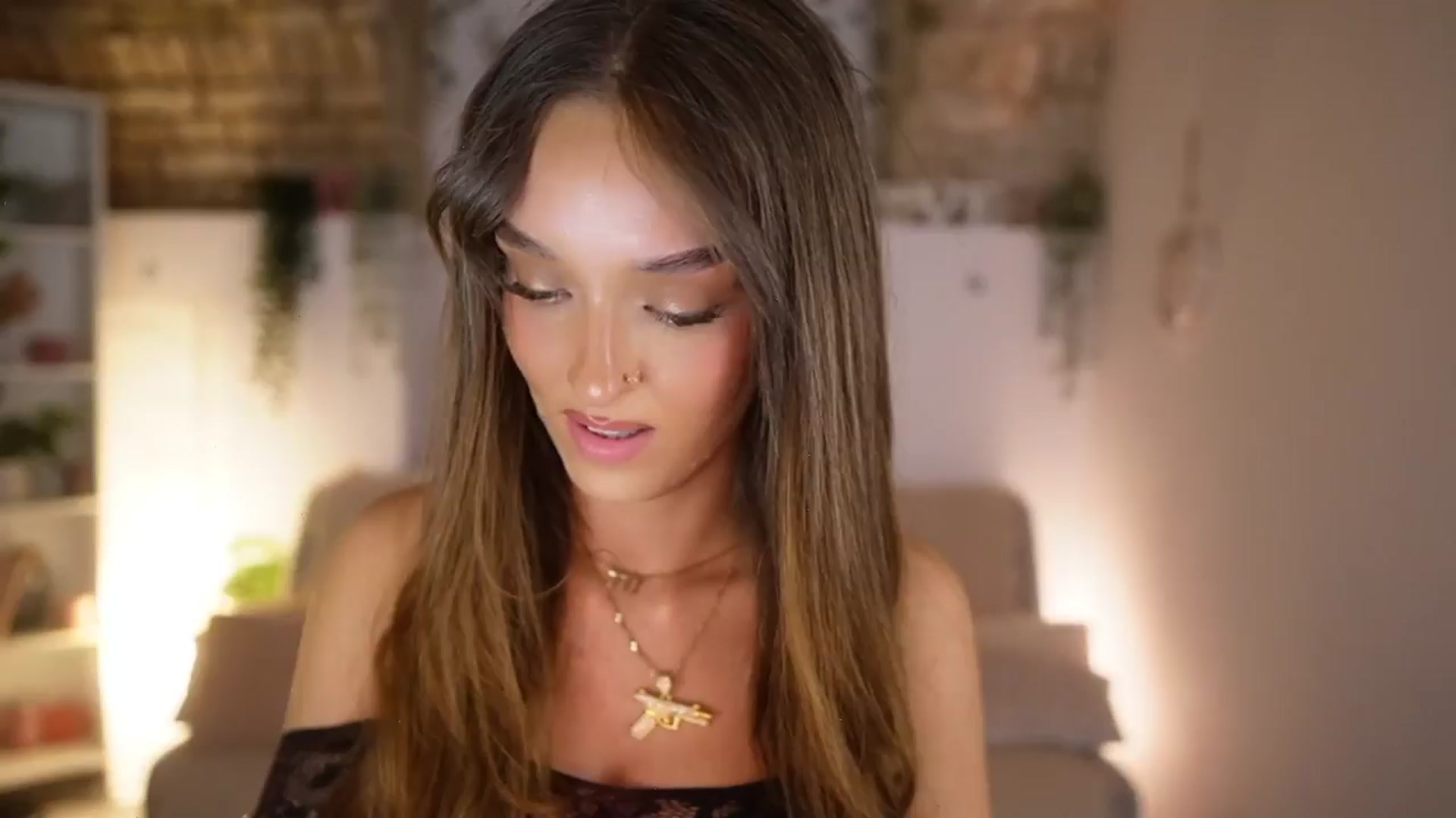 Gallery image thumbnail from Clara_Mia's myfreecams stream on, 09/05/2025, 20:02 image 19 of 20