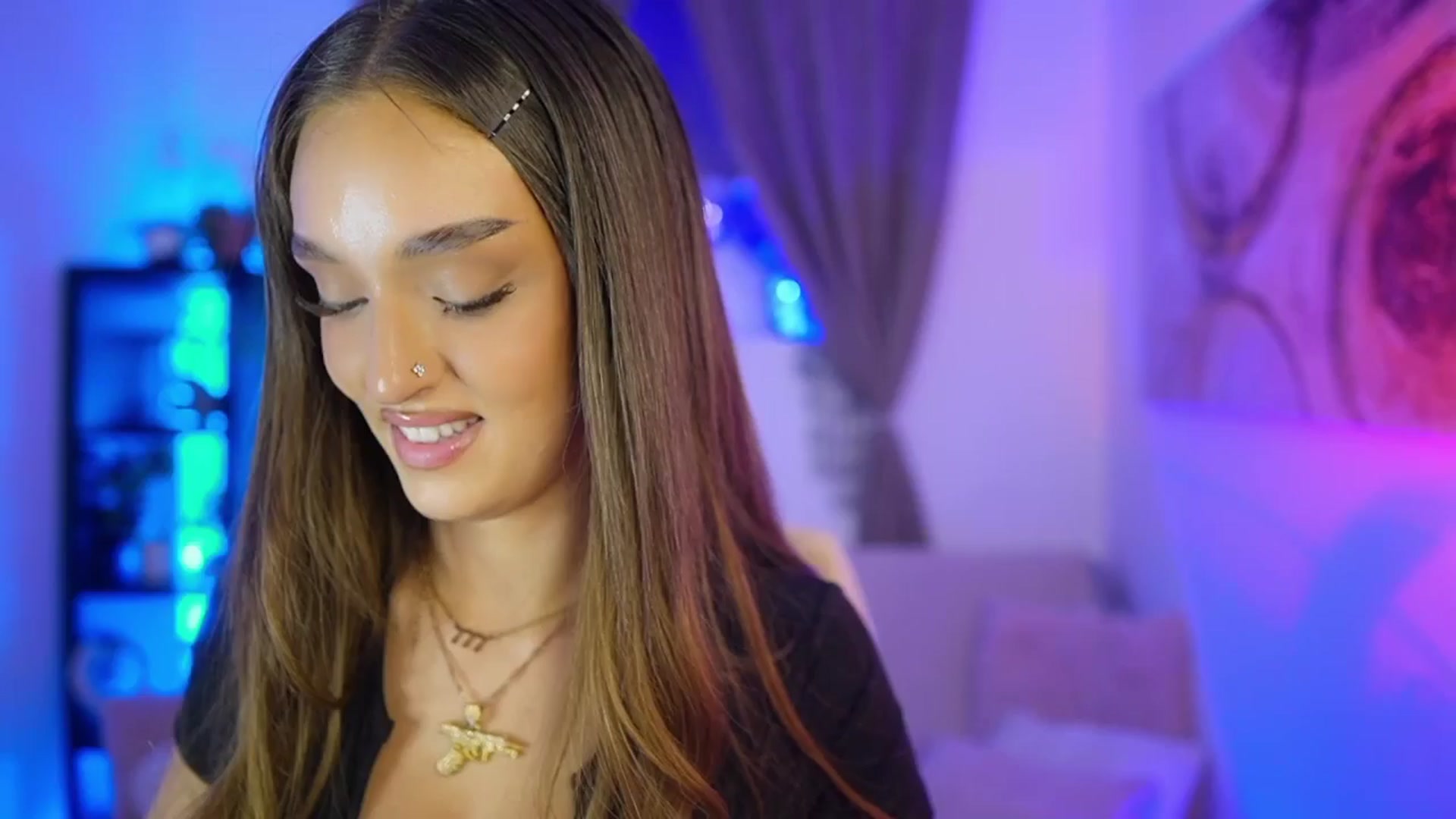 Gallery image thumbnail from Clara_Mia's myfreecams stream on, 10/02/2025, 18:57 image 11 of 20
