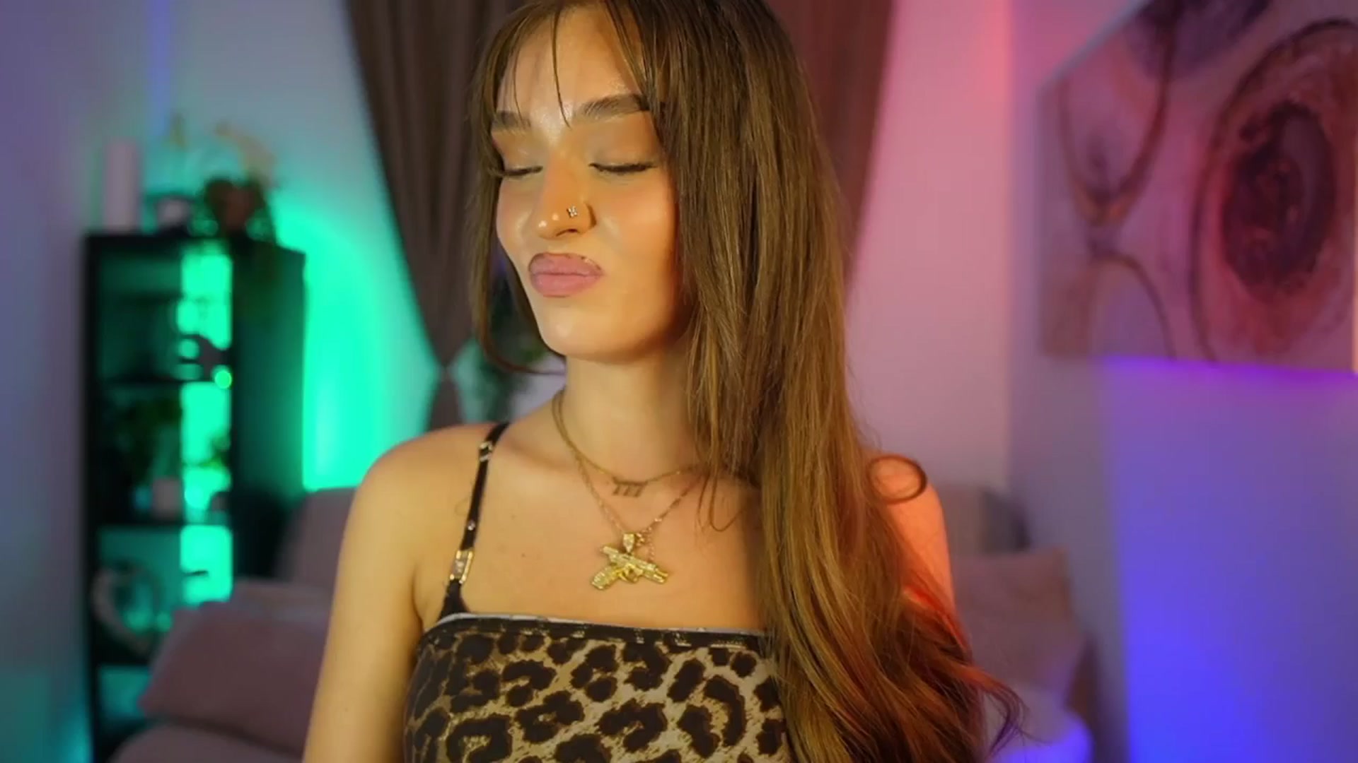 Gallery image thumbnail from Clara_Mia's myfreecams stream on, 10/08/2025, 20:19 image 17 of 20