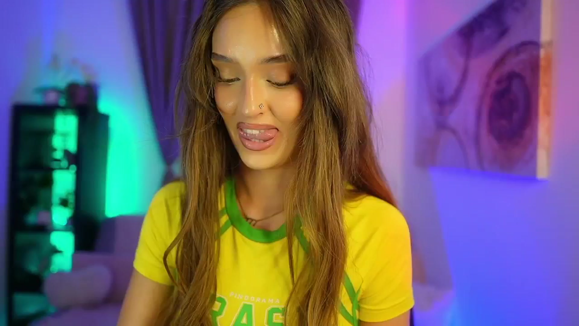 Gallery image thumbnail from Clara_Mia's myfreecams stream on, 10/17/2025, 20:13 image 2 of 20