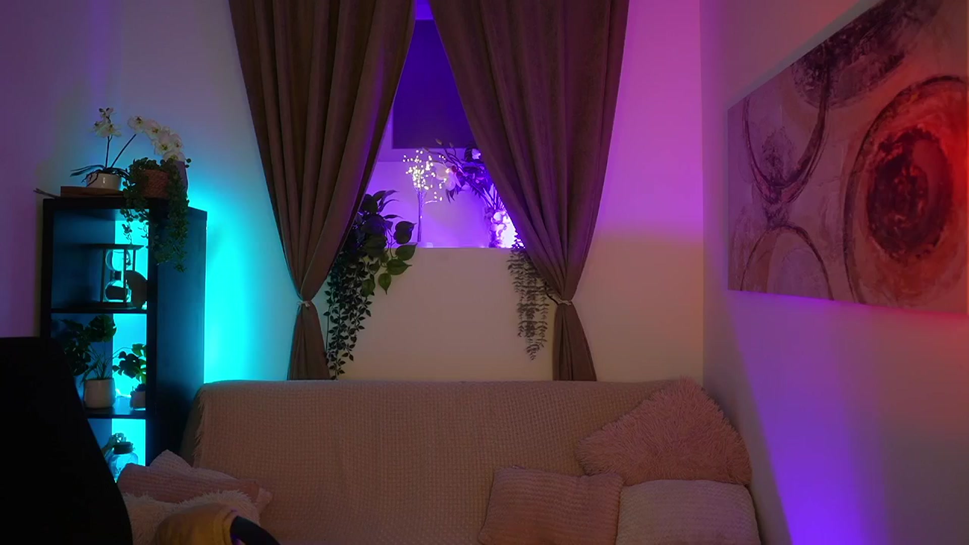 Gallery image thumbnail from Clara_Mia's myfreecams stream on, 10/28/2025, 21:01 image 11 of 20