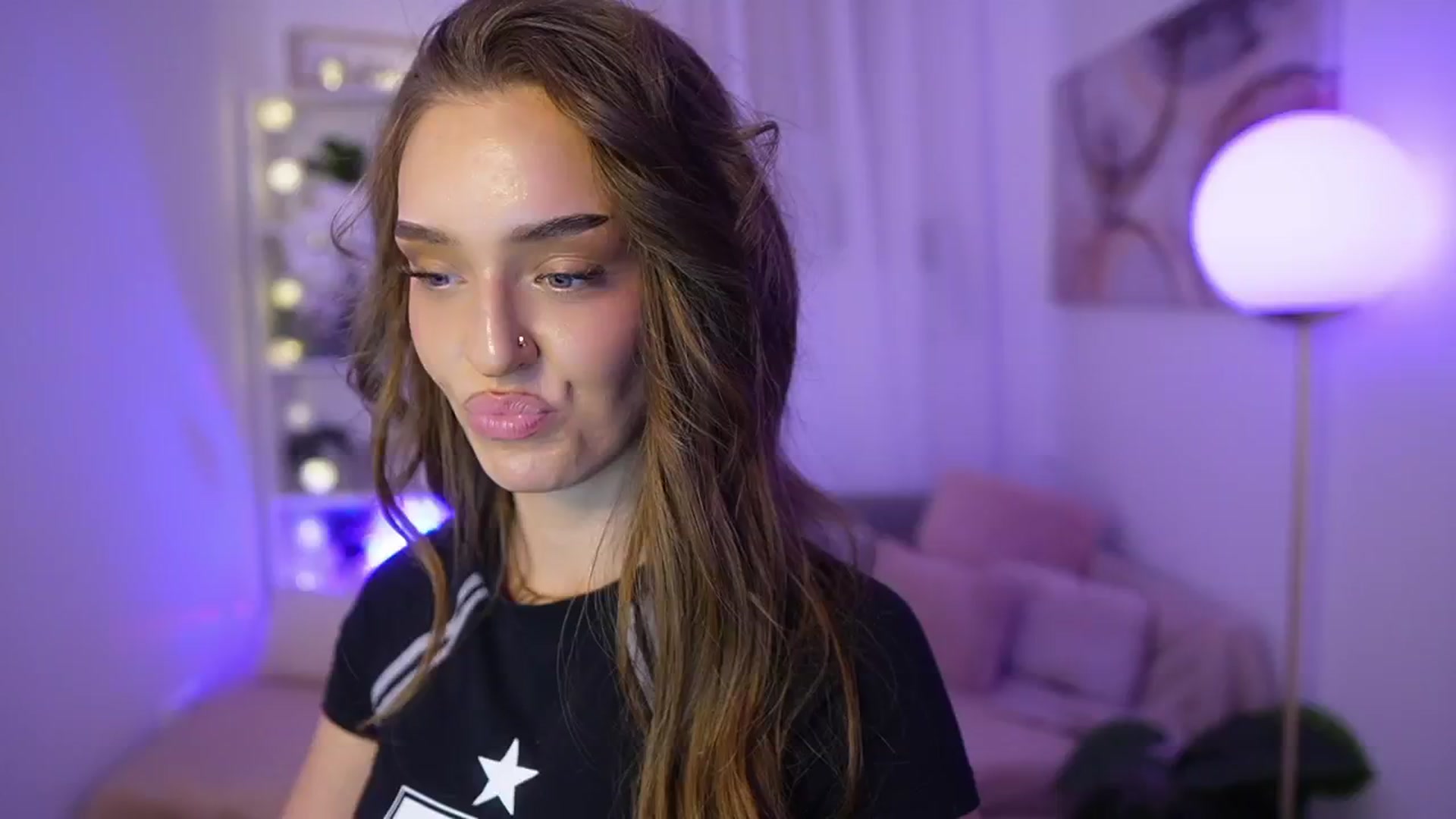 Gallery image thumbnail from Clara_Mia's myfreecams stream on, 11/21/2025, 20:49 image 6 of 20