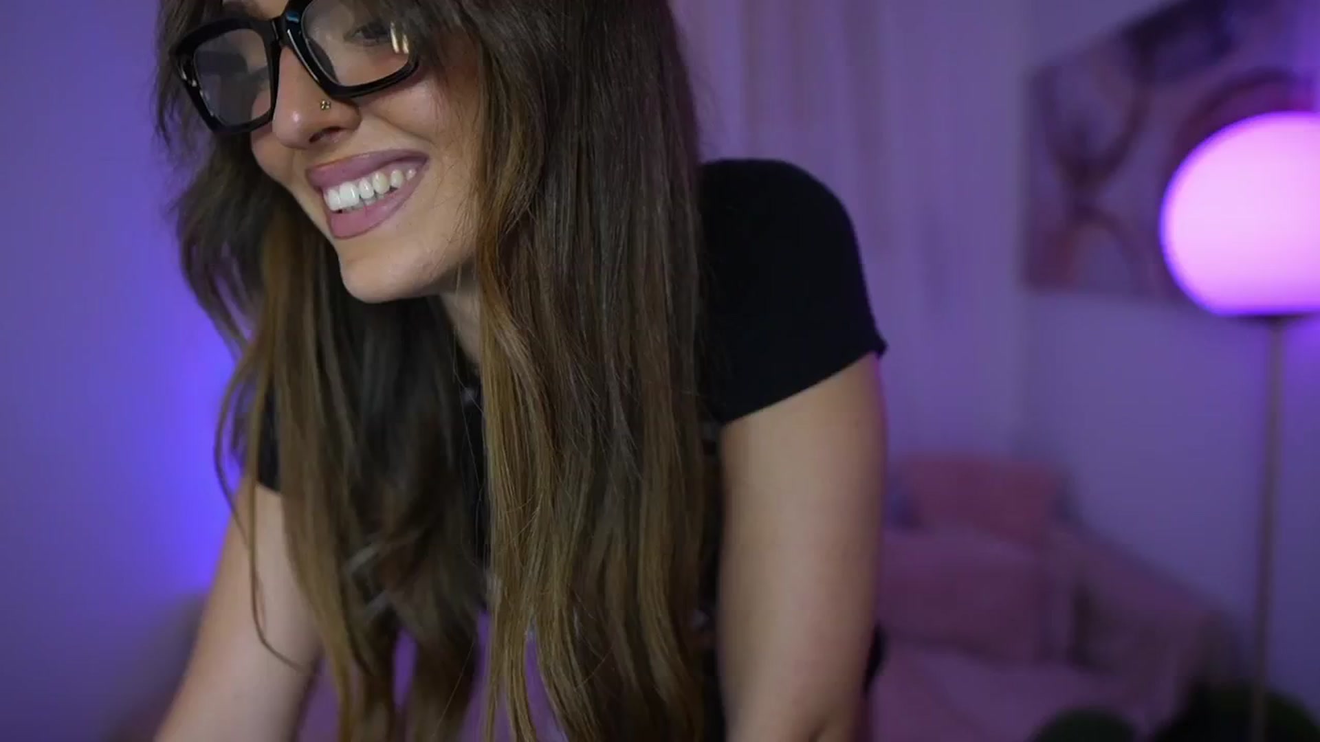Gallery image thumbnail from Clara_Mia's myfreecams stream on, 12/05/2025, 20:00 image 4 of 20