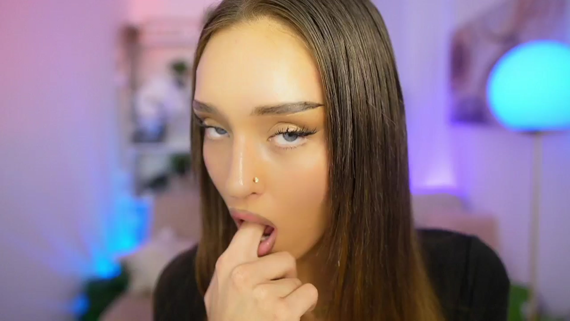 Gallery image thumbnail from Clara_Mia's myfreecams stream on, 12/30/2025, 20:31 image 1 of 20
