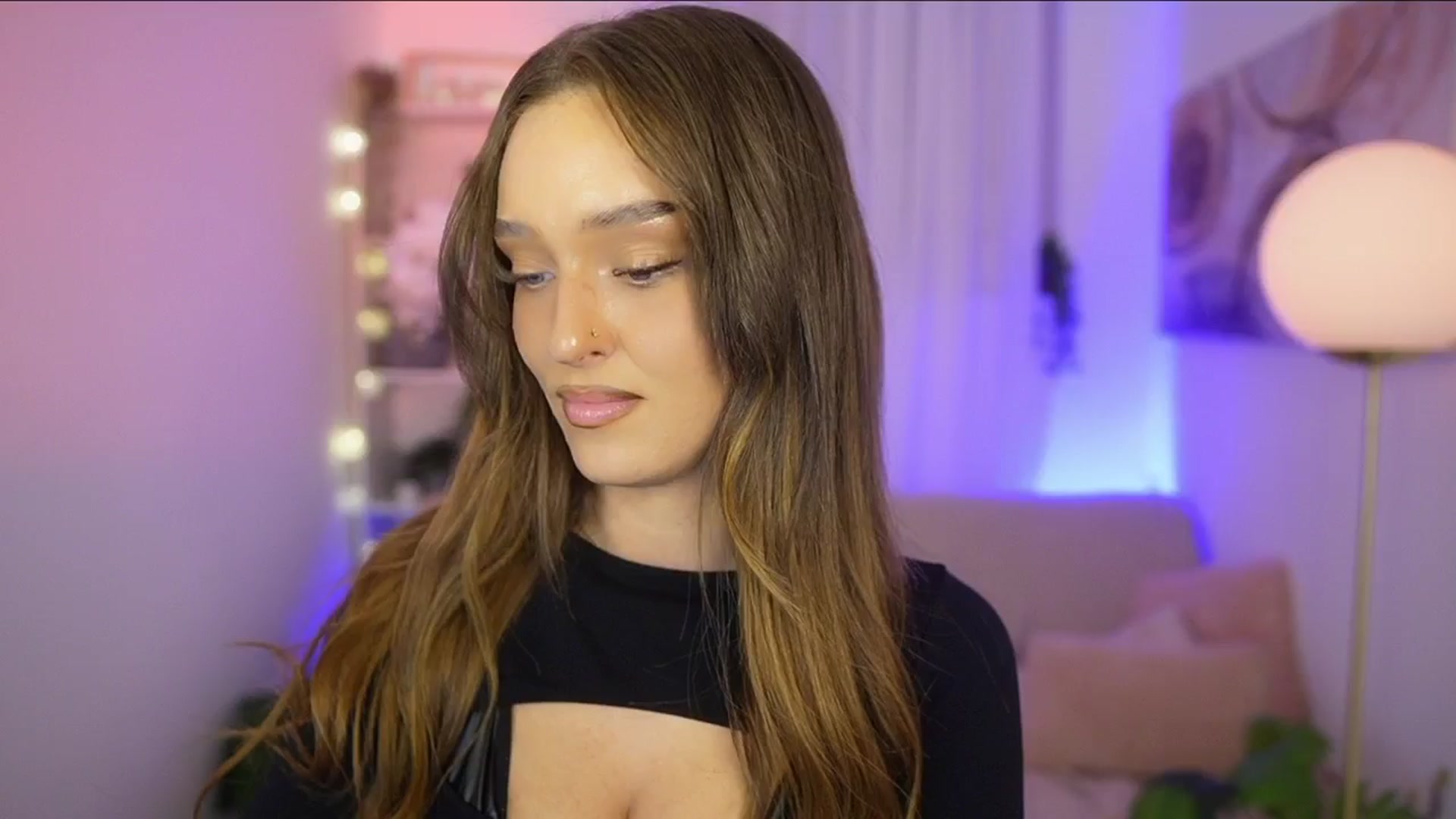 Gallery image thumbnail from Clara_Mia's myfreecams stream on, 01/16/2026, 20:20 image 6 of 20