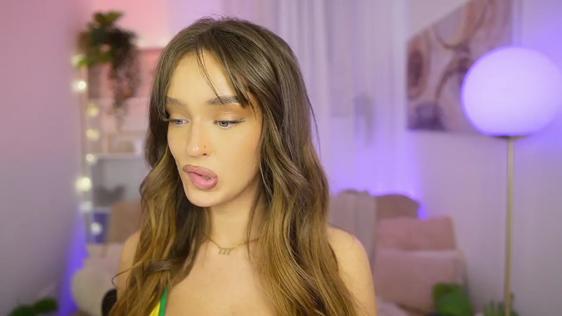 Gallery image thumbnail from Clara_Mia's myfreecams stream on, 02/11/2026, 21:11 image 16 of 20