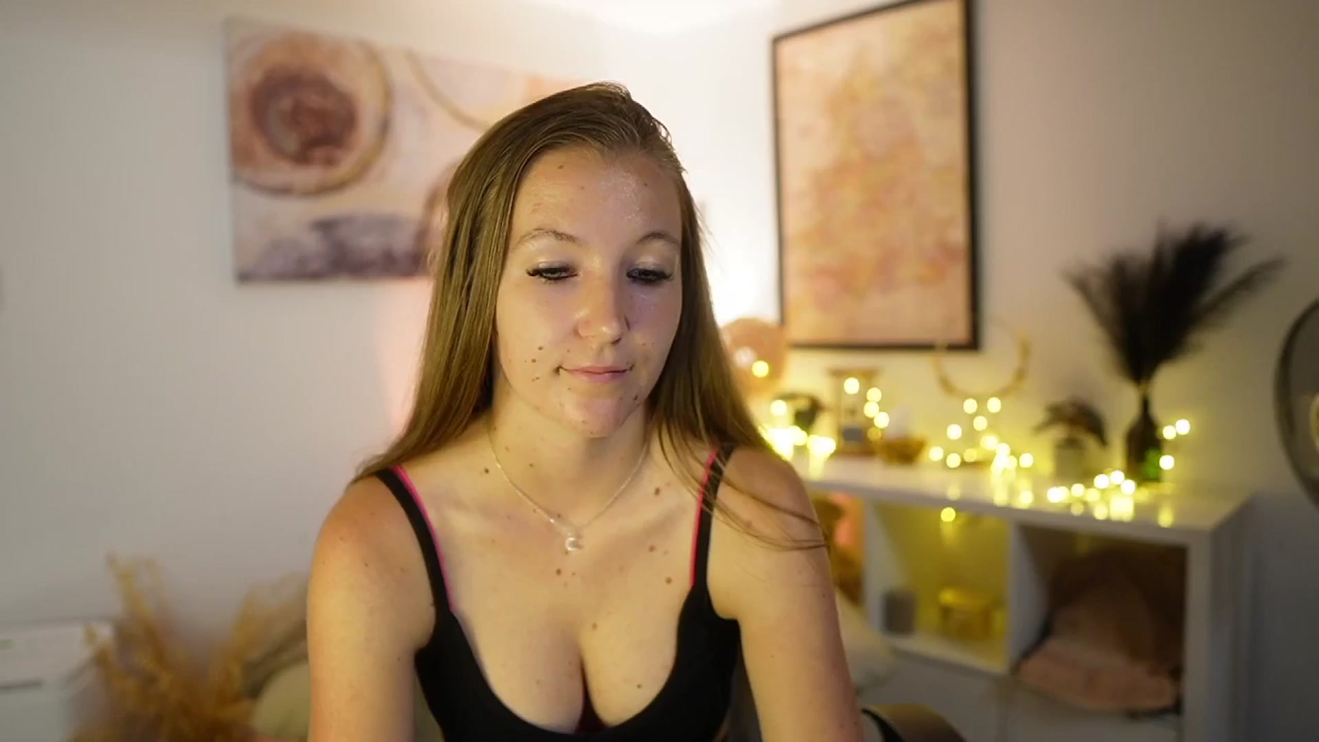 Gallery image thumbnail from Clarra_Sweet's myfreecams stream on, 06/22/2025, 16:05 image 13 of 20