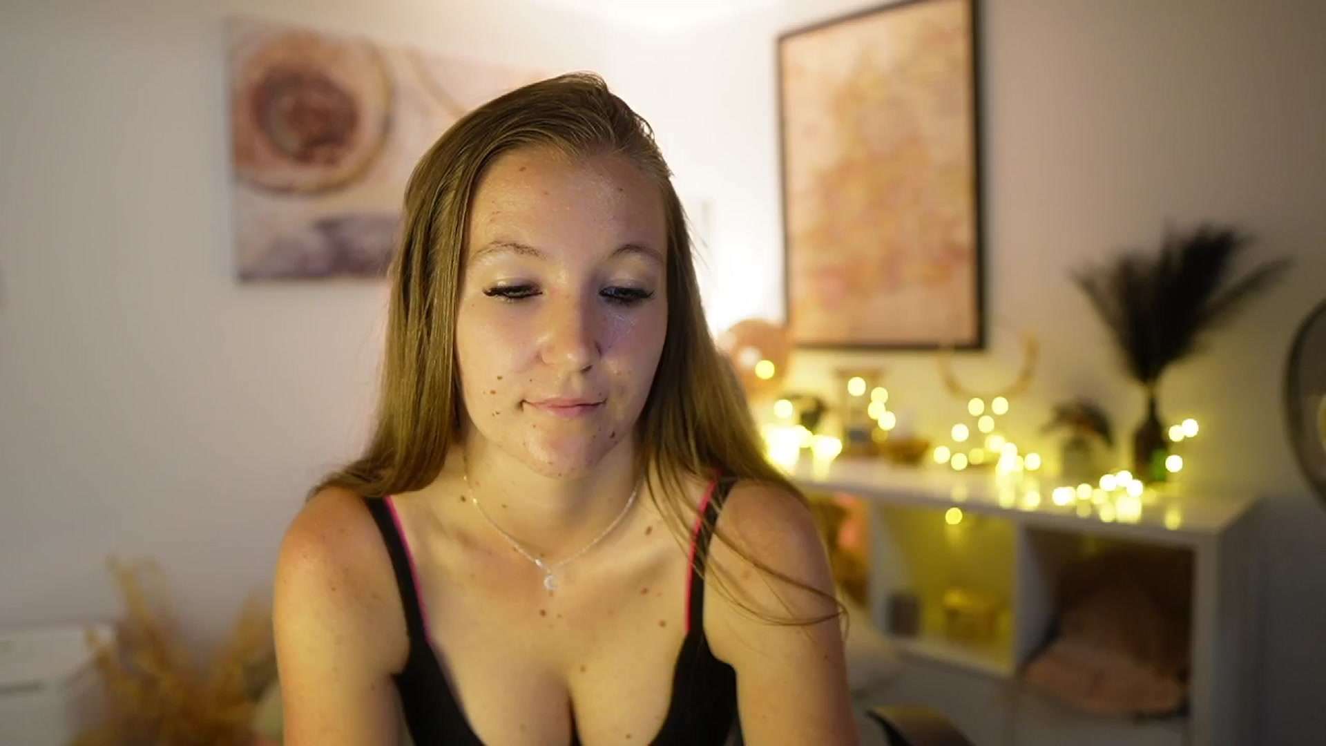 Gallery image thumbnail from Clarra_Sweet's myfreecams stream on, 06/22/2025, 16:05 image 14 of 20
