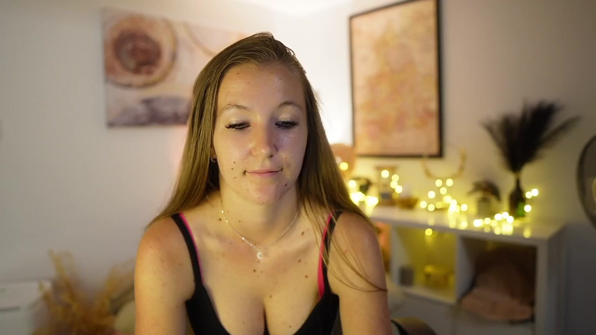 Gallery image thumbnail from Clarra_Sweet's myfreecams stream on, 06/22/2025, 16:05 image 15 of 20