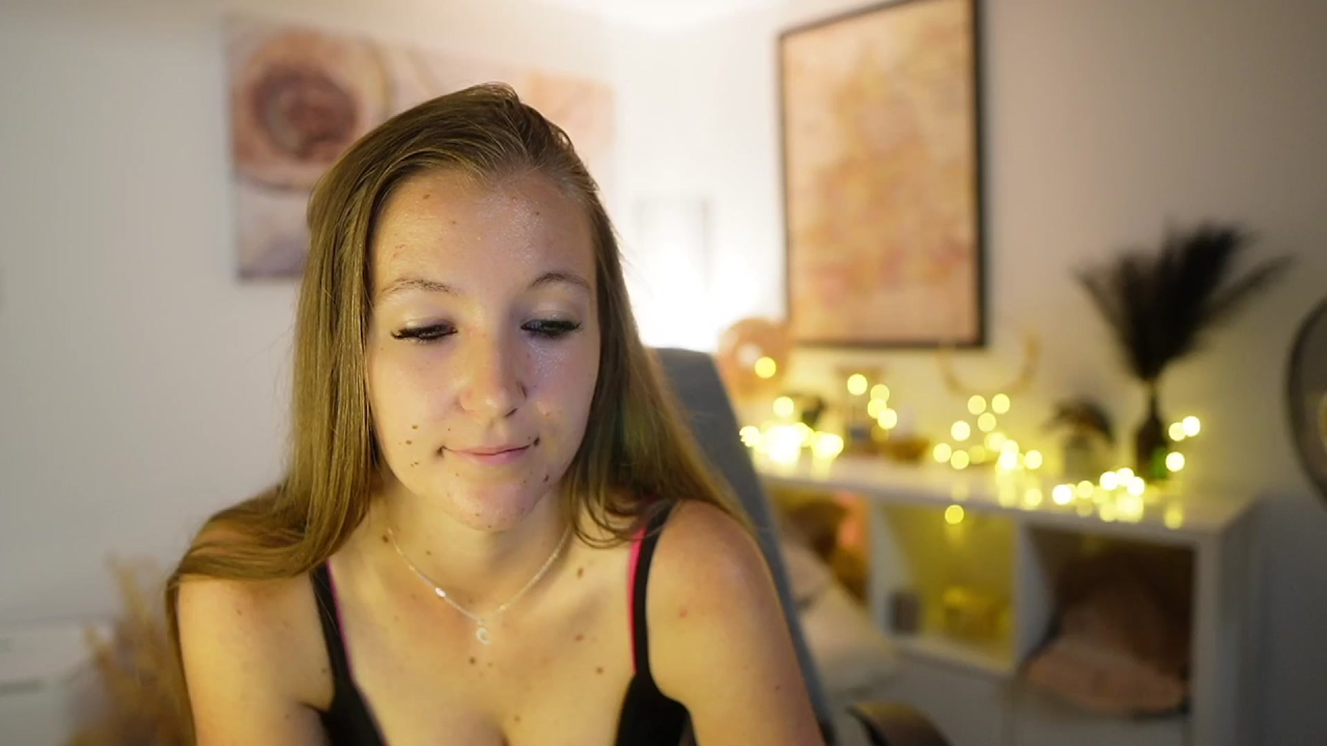 Gallery image thumbnail from Clarra_Sweet's myfreecams stream on, 06/22/2025, 16:05 image 10 of 20