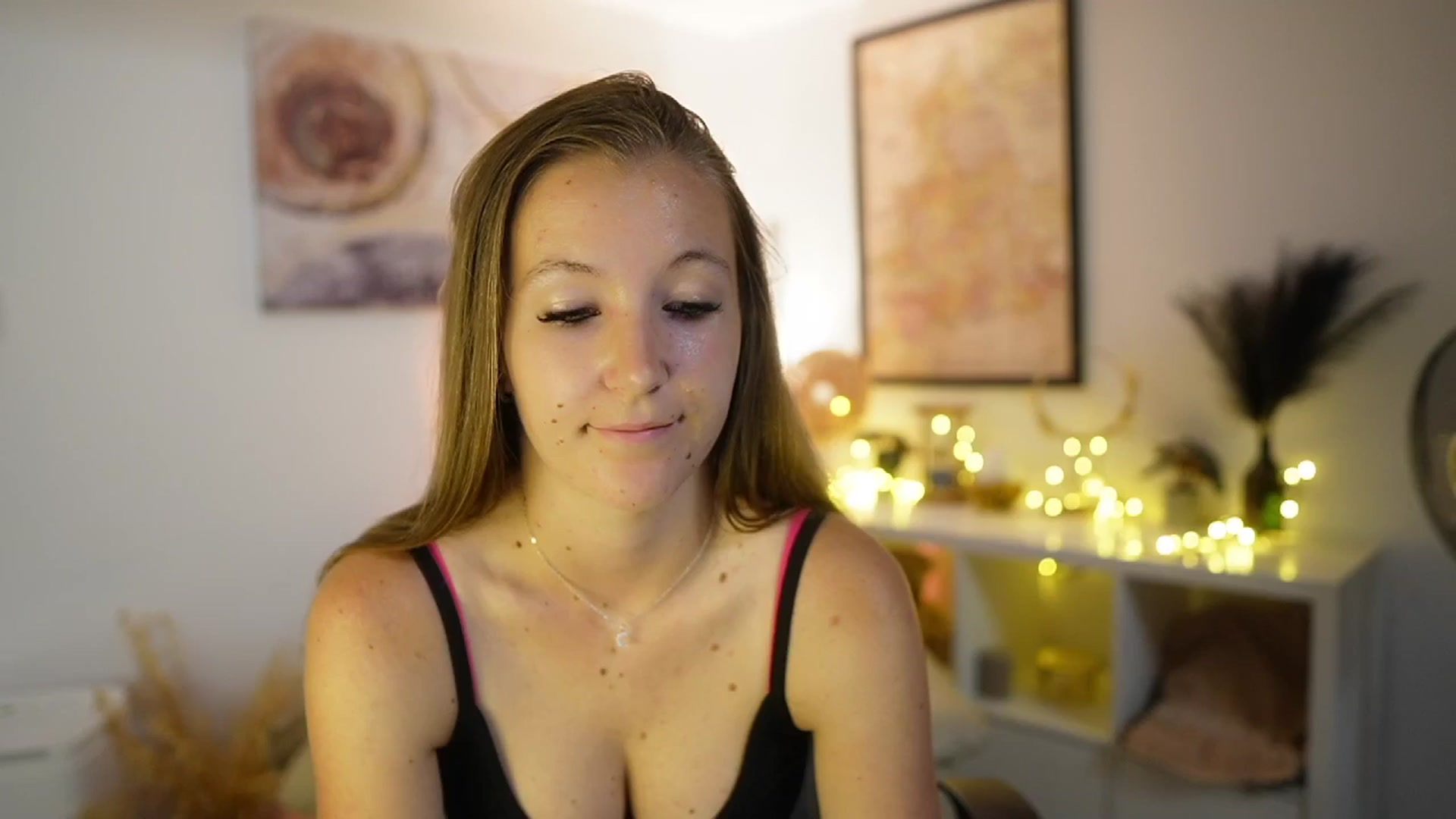 Gallery image thumbnail from Clarra_Sweet's myfreecams stream on, 06/22/2025, 16:05 image 1 of 20
