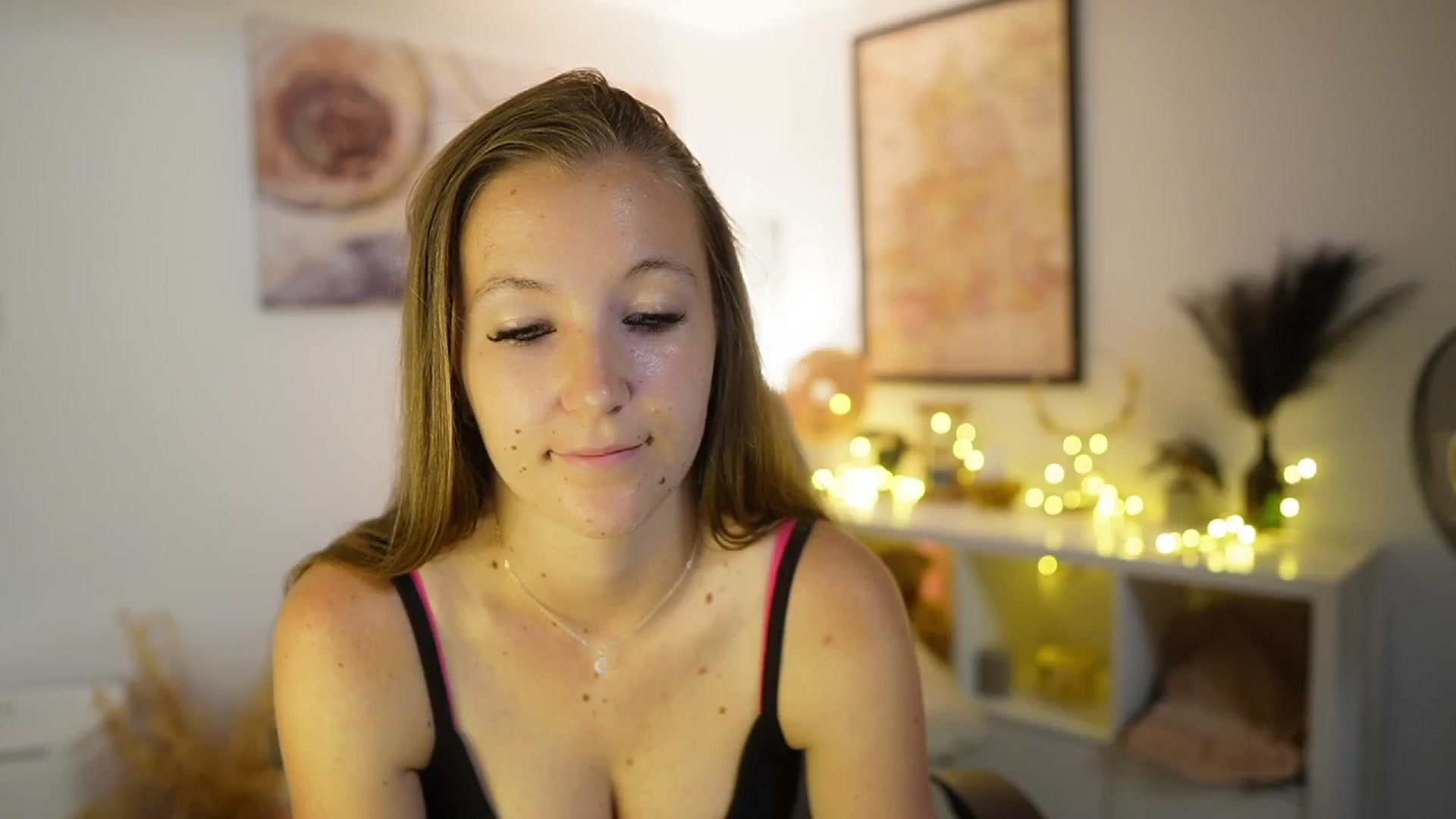 Gallery image thumbnail from Clarra_Sweet's myfreecams stream on, 06/22/2025, 16:05 image 2 of 20
