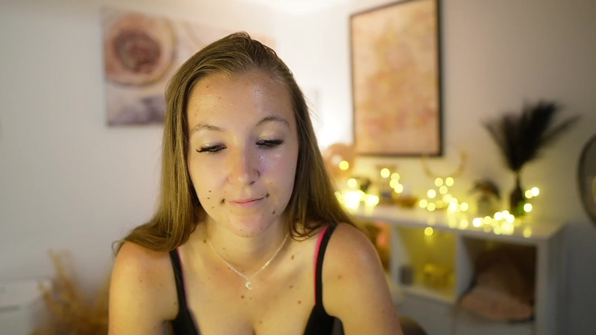 Gallery image thumbnail from Clarra_Sweet's myfreecams stream on, 06/22/2025, 16:05 image 7 of 20