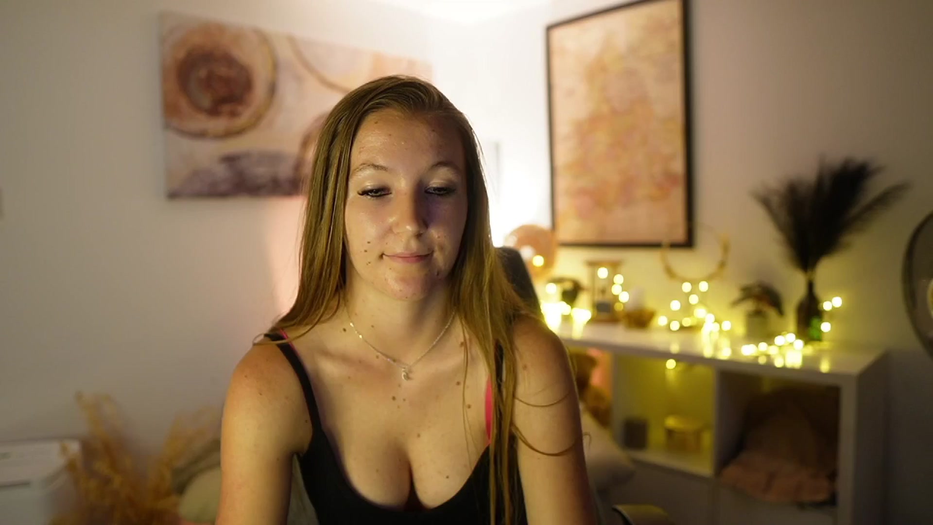 Gallery image thumbnail from Clarra_Sweet's myfreecams stream on, 06/22/2025, 18:01 image 16 of 20