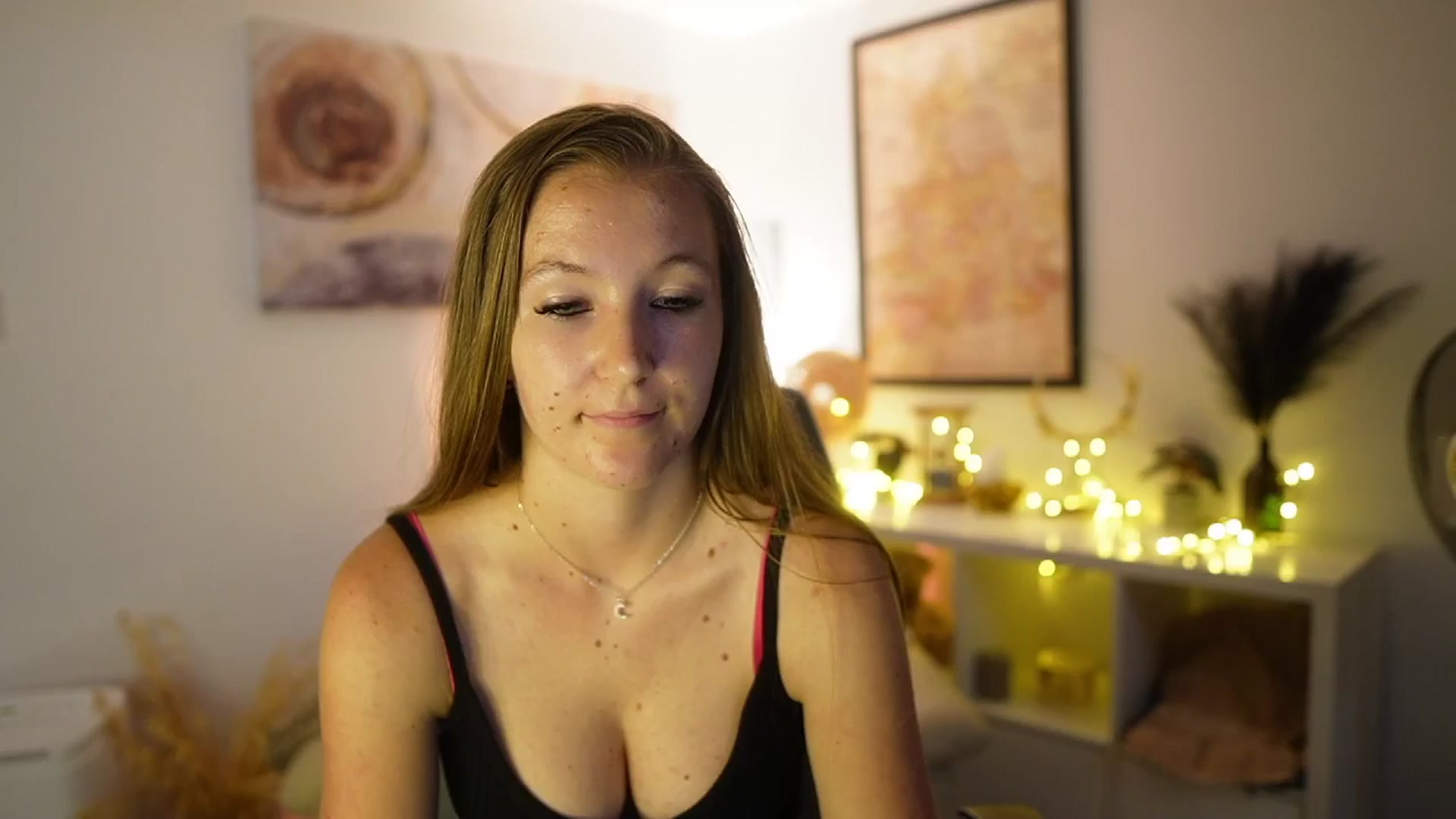 Gallery image thumbnail from Clarra_Sweet's myfreecams stream on, 06/22/2025, 18:01 image 4 of 20