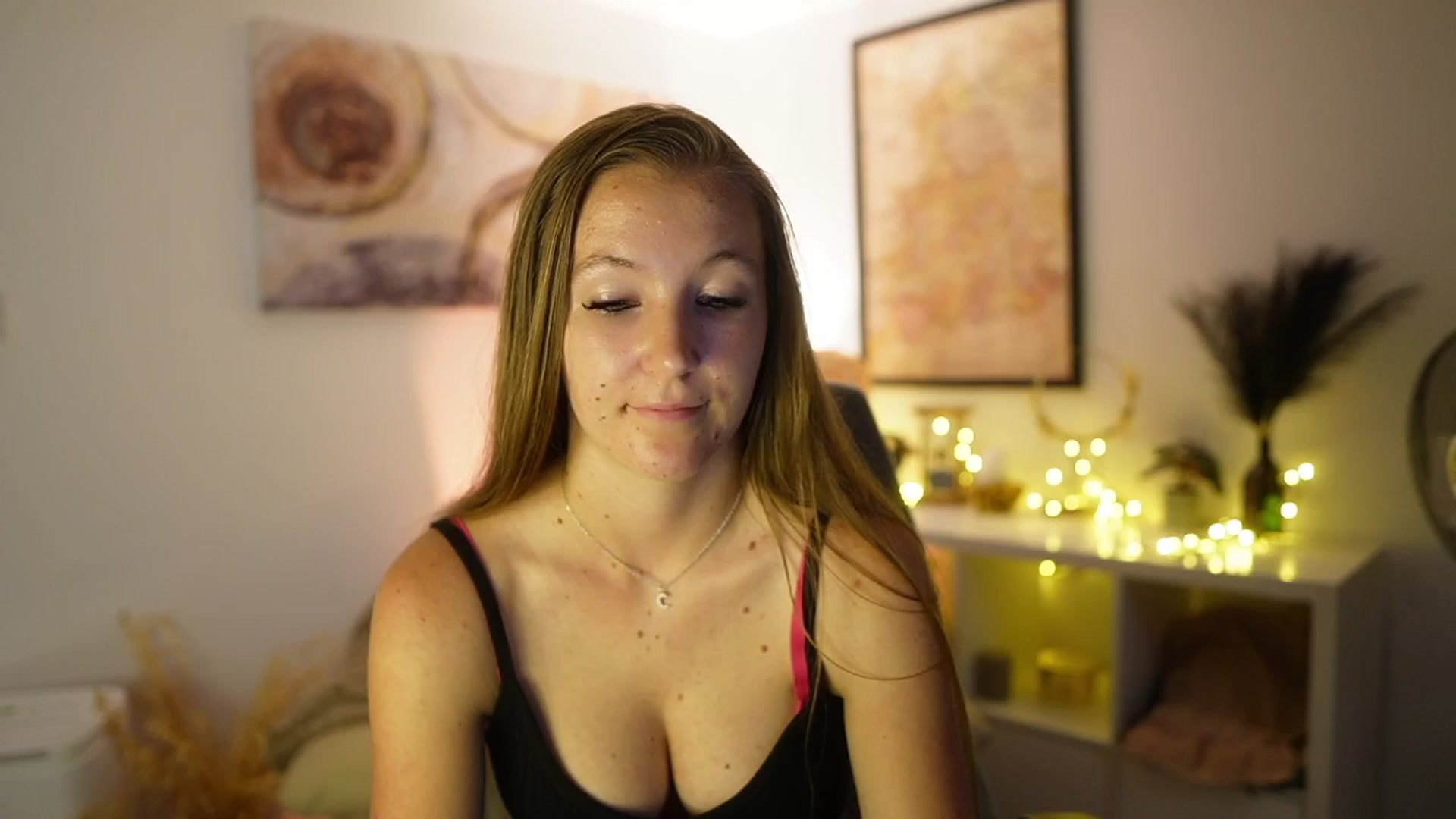 Gallery image thumbnail from Clarra_Sweet's myfreecams stream on, 06/22/2025, 18:01 image 12 of 20