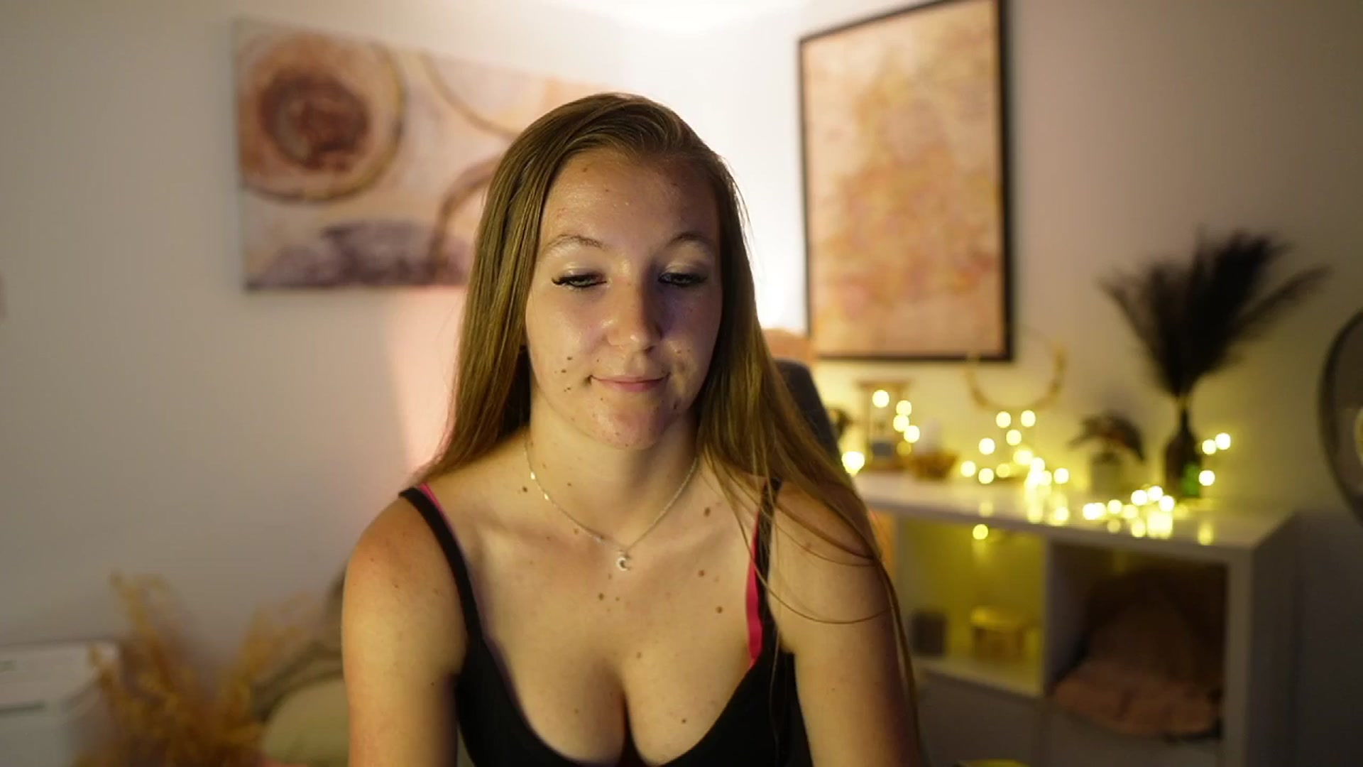 Gallery image thumbnail from Clarra_Sweet's myfreecams stream on, 06/22/2025, 18:01 image 11 of 20