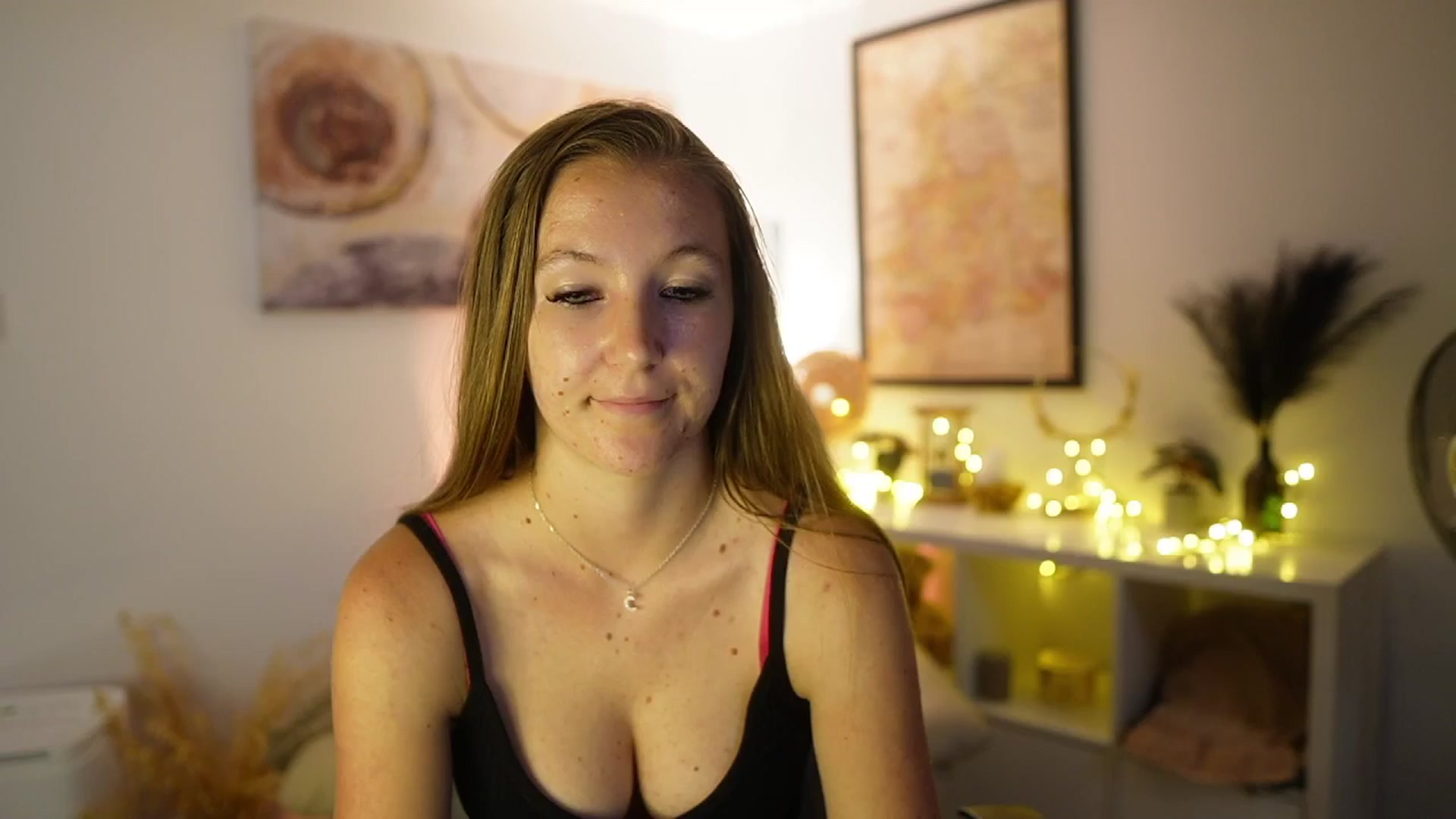 Gallery image thumbnail from Clarra_Sweet's myfreecams stream on, 06/22/2025, 18:01 image 3 of 20
