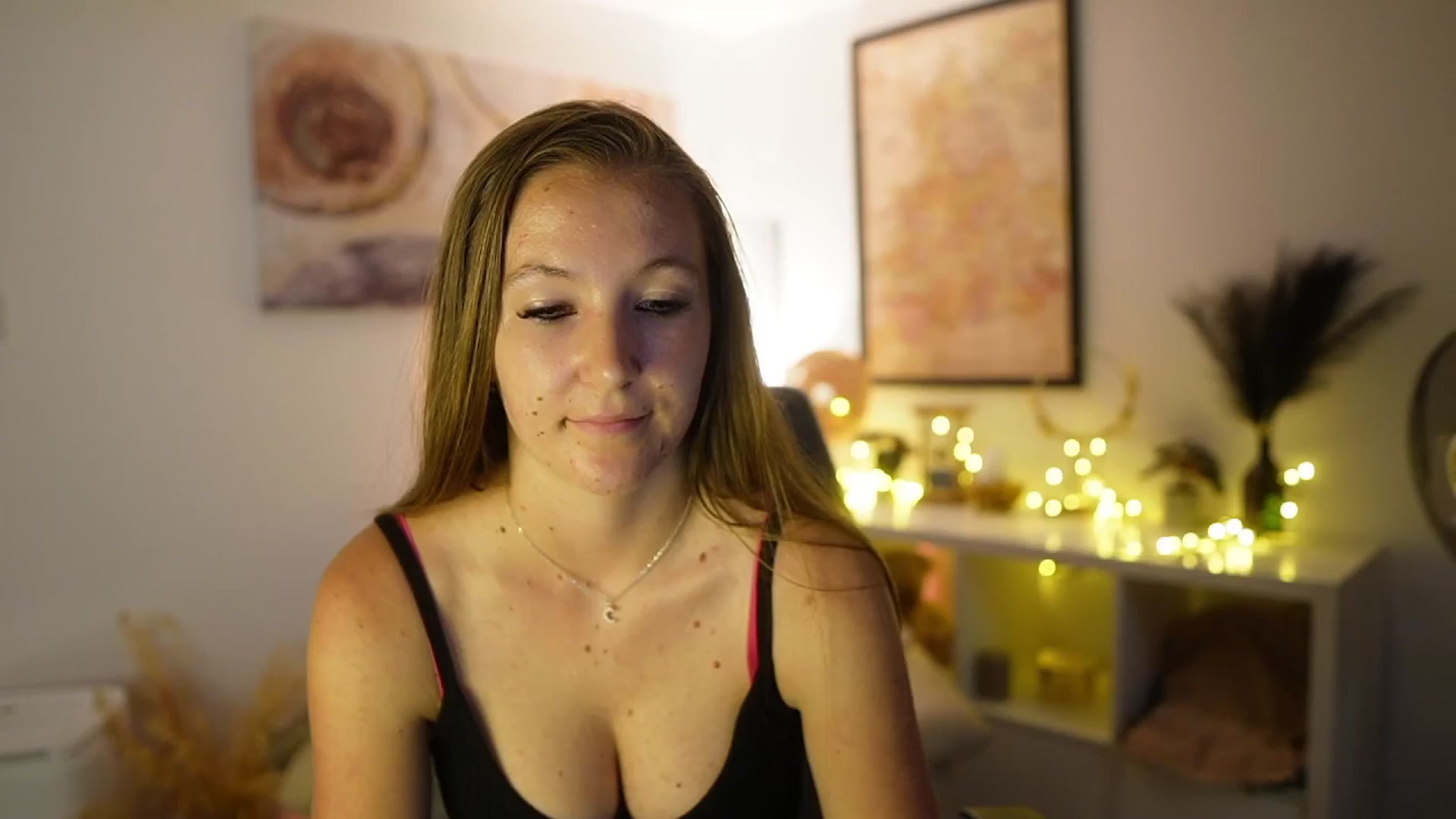 Gallery image thumbnail from Clarra_Sweet's myfreecams stream on, 06/22/2025, 18:01 image 5 of 20
