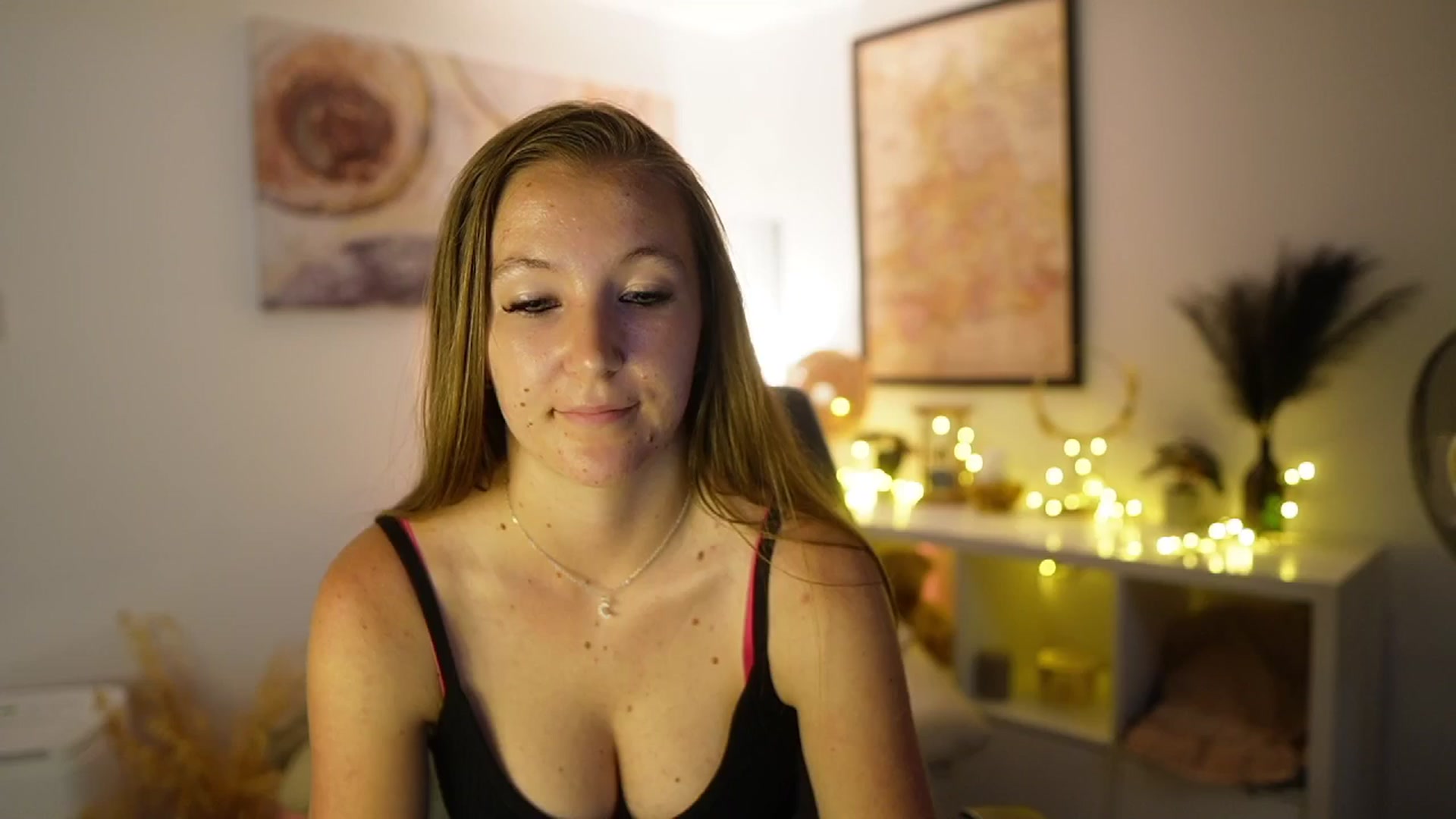 Gallery image thumbnail from Clarra_Sweet's myfreecams stream on, 06/22/2025, 18:01 image 6 of 20