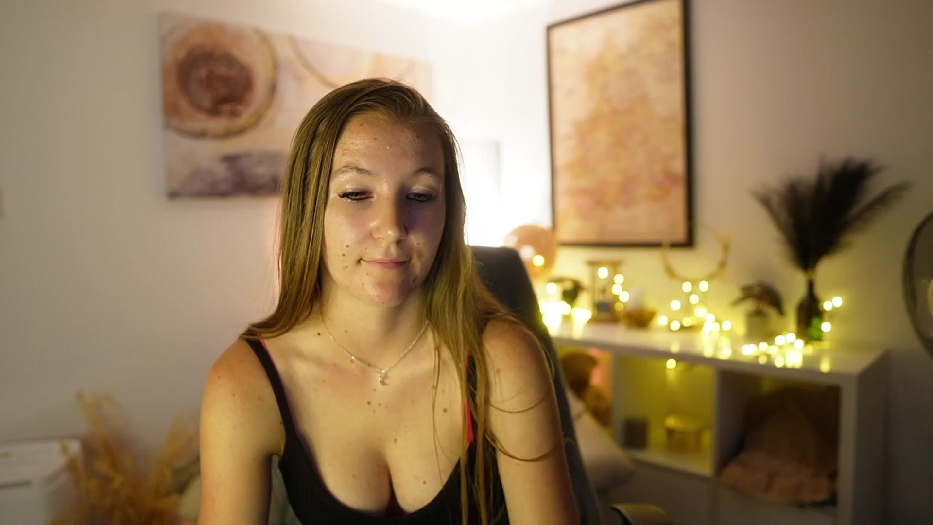 Gallery image thumbnail from Clarra_Sweet's myfreecams stream on, 06/22/2025, 18:01 image 18 of 20