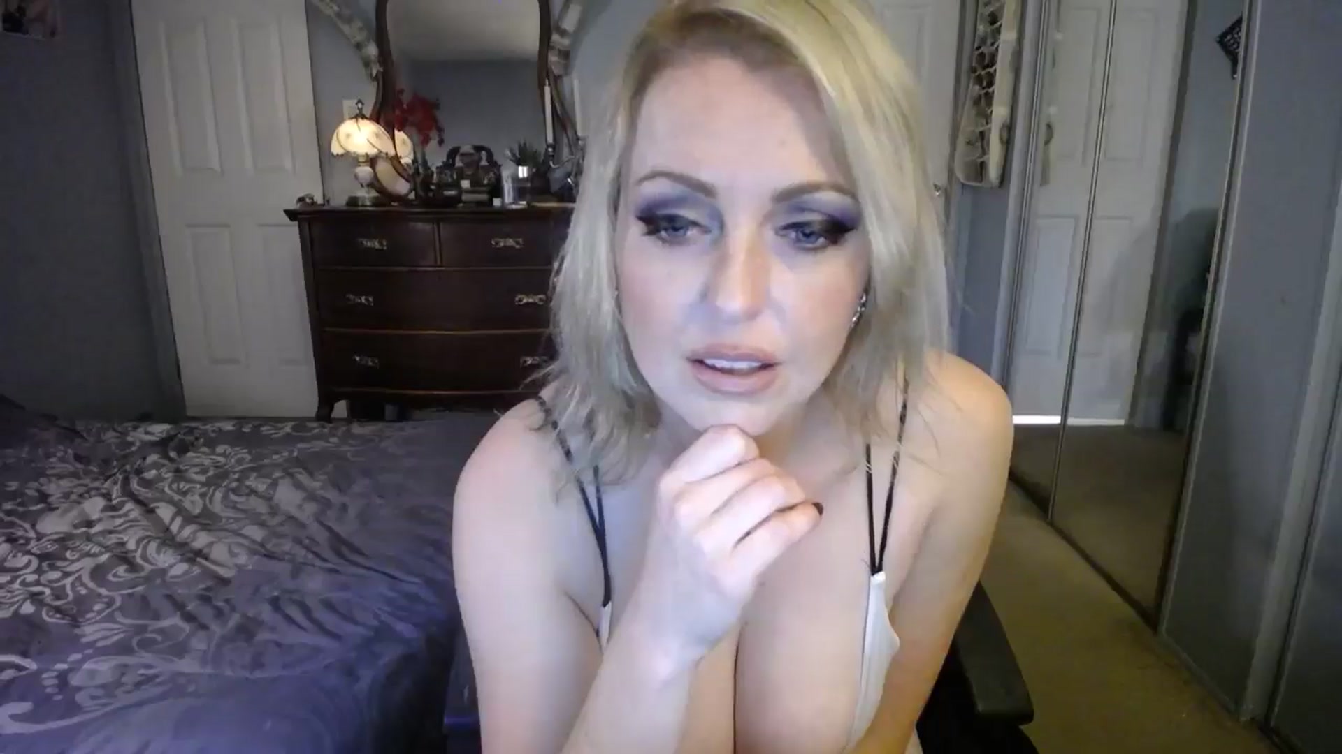 Gallery image thumbnail from Classic_Daisy's myfreecams stream on, 10/07/2024, 22:04 image 10 of 20