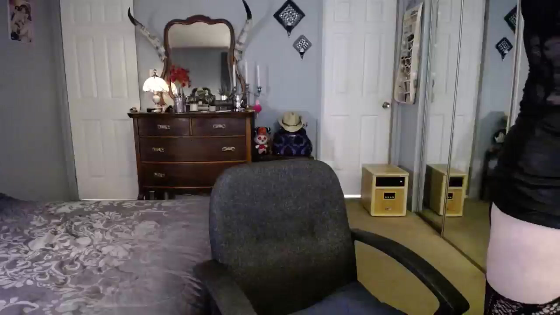 Gallery image thumbnail from Classic_Daisy's myfreecams stream on, 10/28/2024, 21:10 image 5 of 20