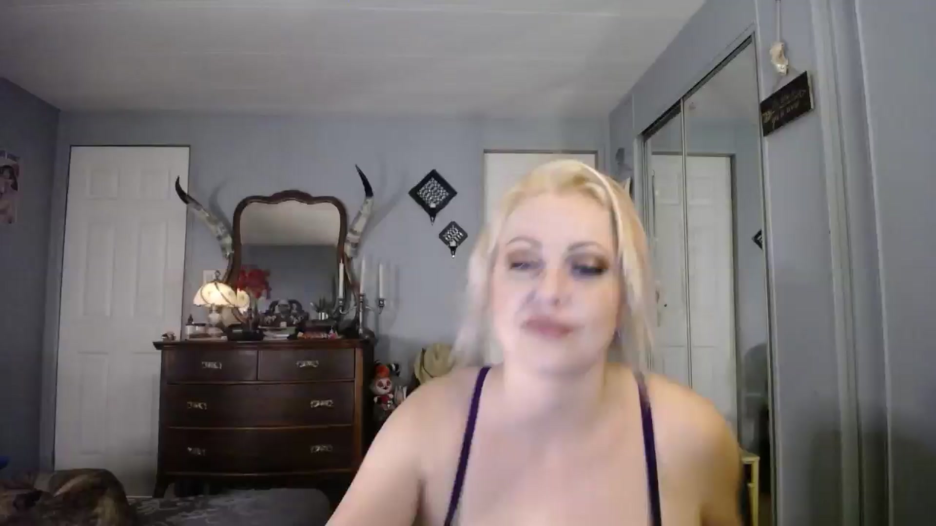 Gallery image thumbnail from Classic_Daisy's myfreecams stream on, 12/29/2024, 01:47 image 12 of 20