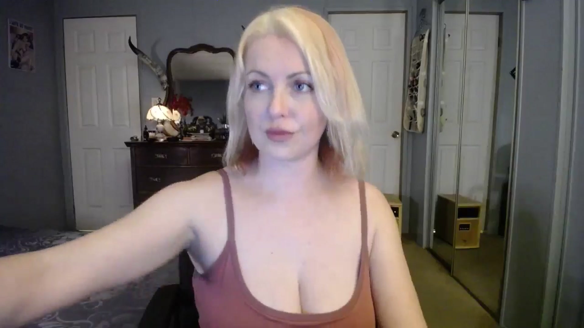 Gallery image thumbnail from Classic_Daisy's myfreecams stream on, 12/31/2024, 01:09 image 18 of 20