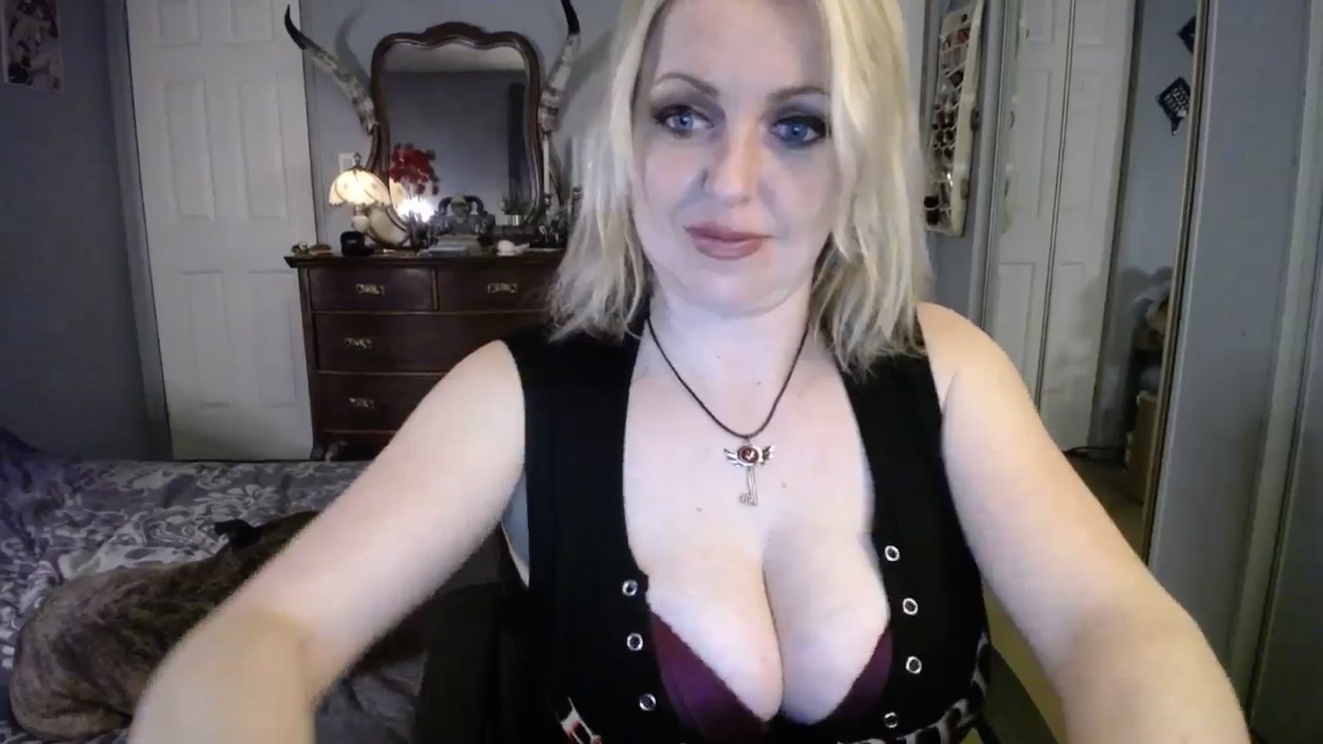 Gallery image thumbnail from Classic_Daisy's myfreecams stream on, 02/19/2025, 24:34 image 18 of 20