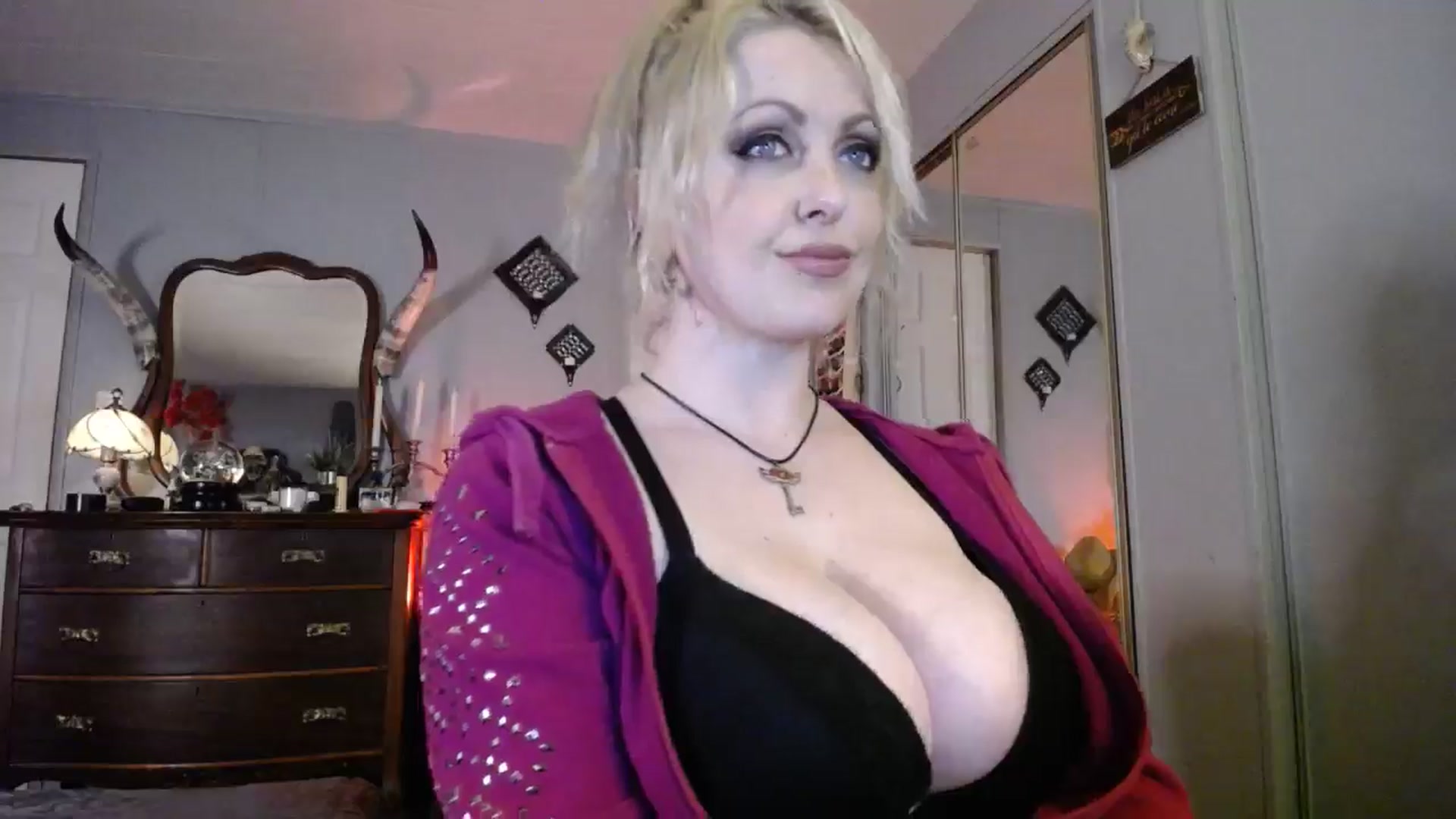 Gallery image thumbnail from Classic_Daisy's myfreecams stream on, 03/28/2025, 24:16 image 5 of 20