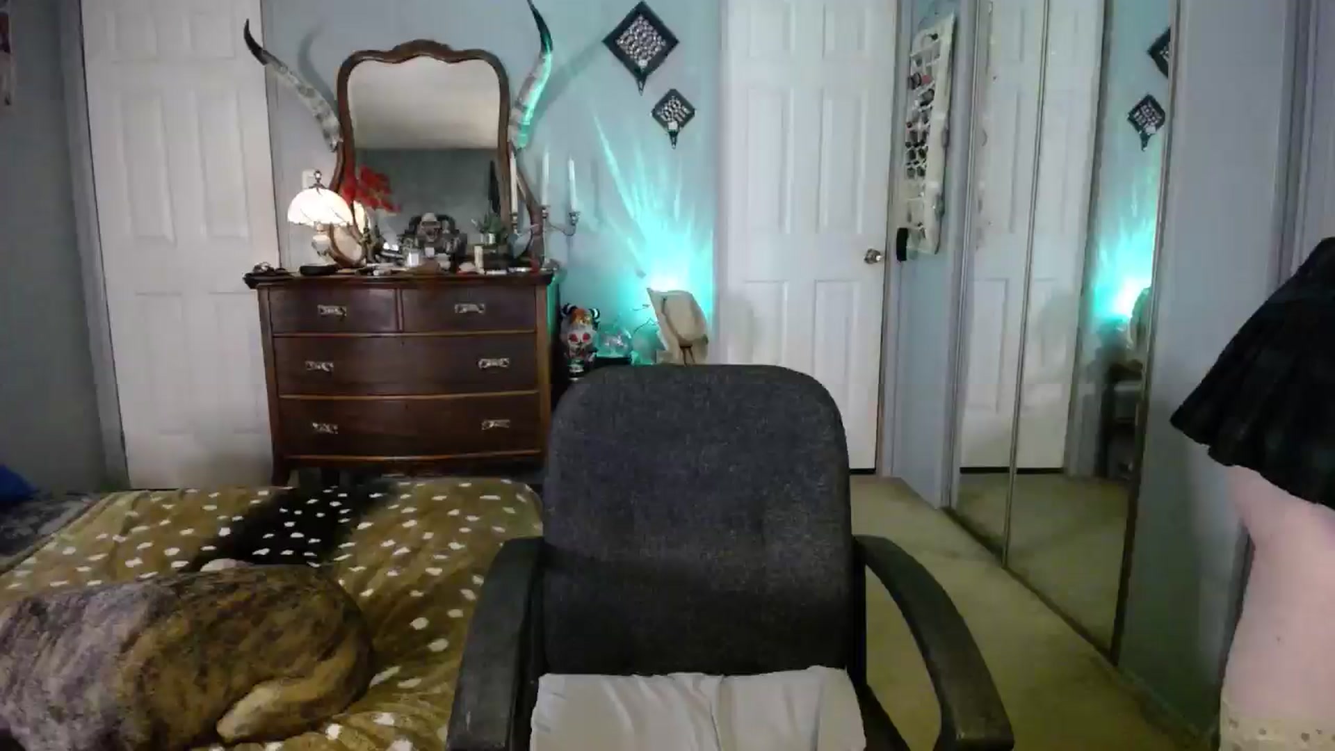 Gallery image thumbnail from Classic_Daisy's myfreecams stream on, 04/06/2025, 24:00 image 17 of 20