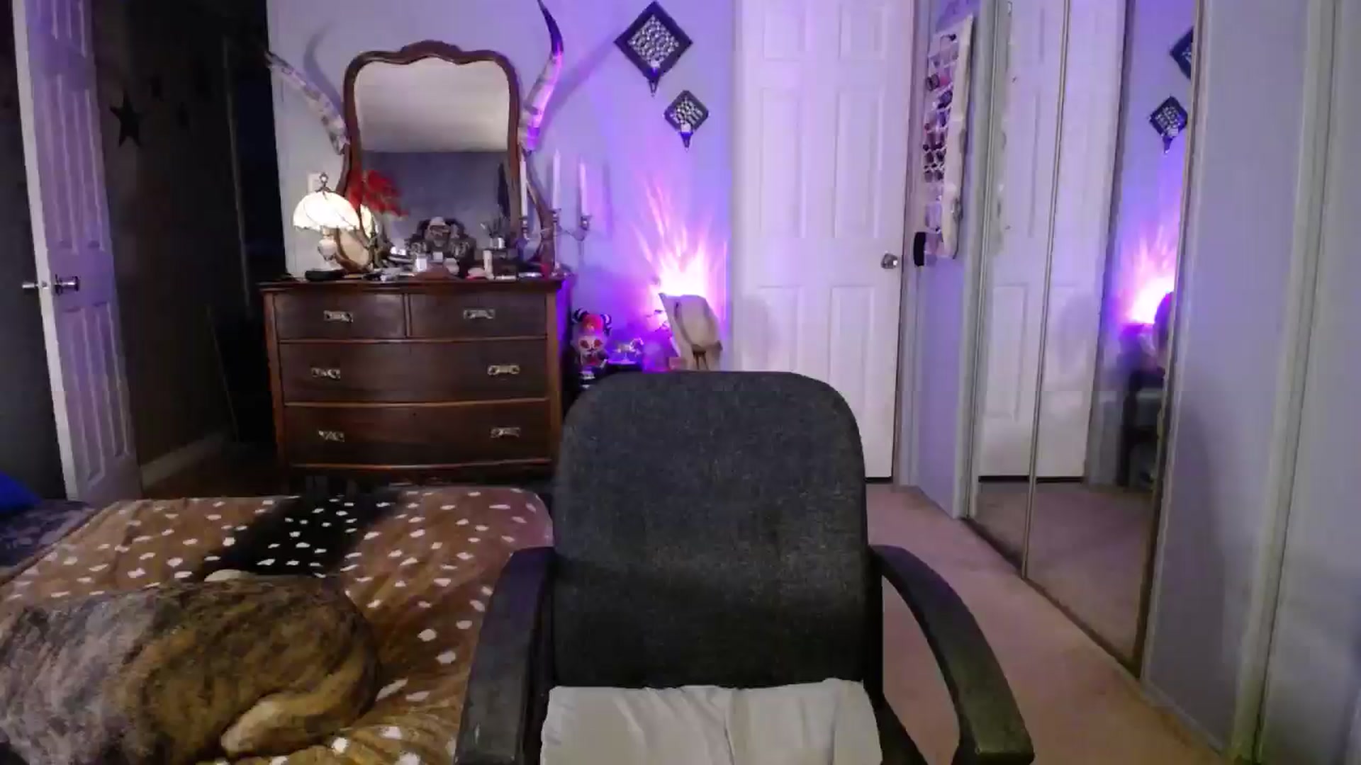 Gallery image thumbnail from Classic_Daisy's myfreecams stream on, 04/06/2025, 24:00 image 16 of 20