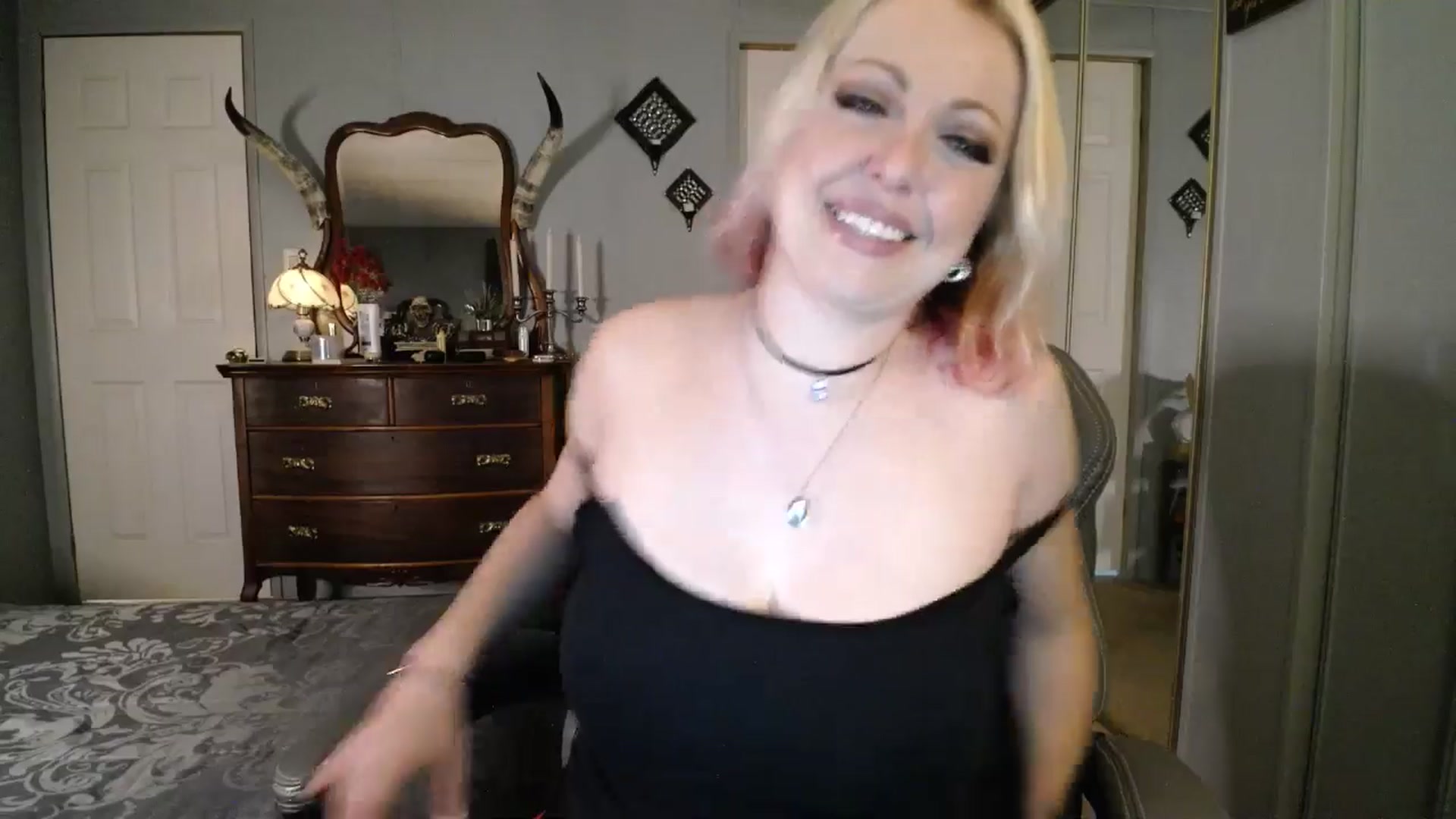 Gallery image thumbnail from Classic_Daisy's myfreecams stream on, 07/03/2025, 15:40 image 4 of 20