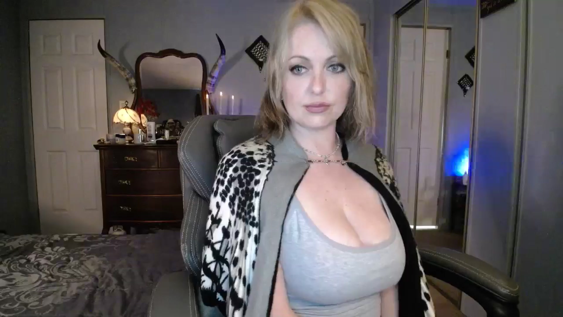 Gallery image thumbnail from Classic_Daisy's myfreecams stream on, 07/21/2025, 23:25 image 16 of 20