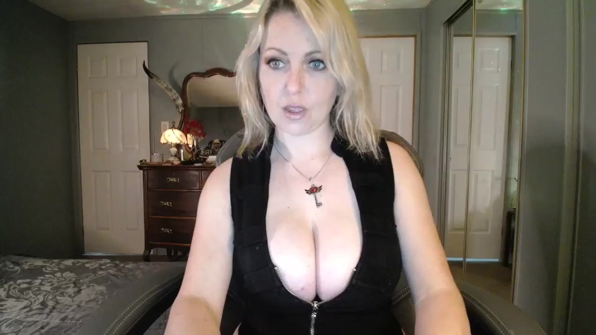 Gallery image thumbnail from Classic_Daisy's myfreecams stream on, 10/02/2025, 15:35 image 4 of 20