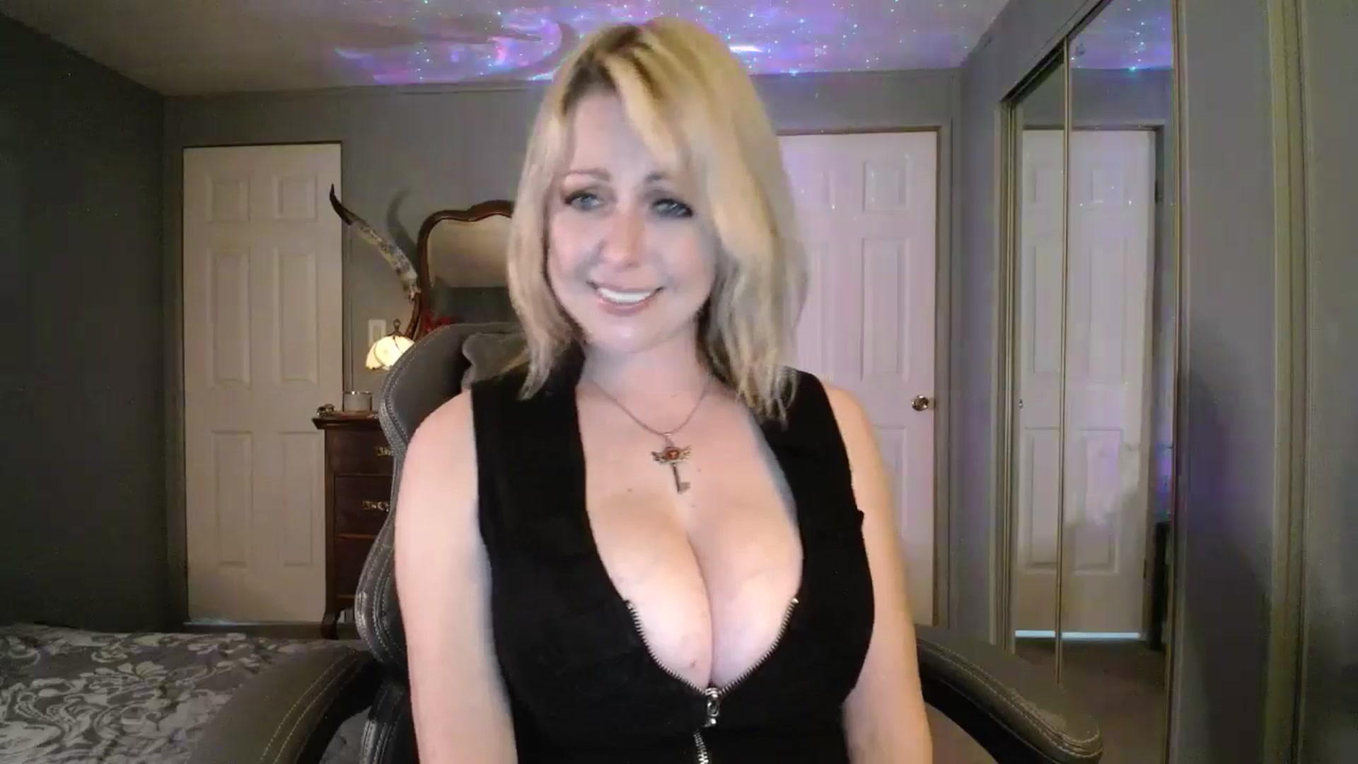 Gallery image thumbnail from Classic_Daisy's myfreecams stream on, 10/02/2025, 18:10 image 17 of 20
