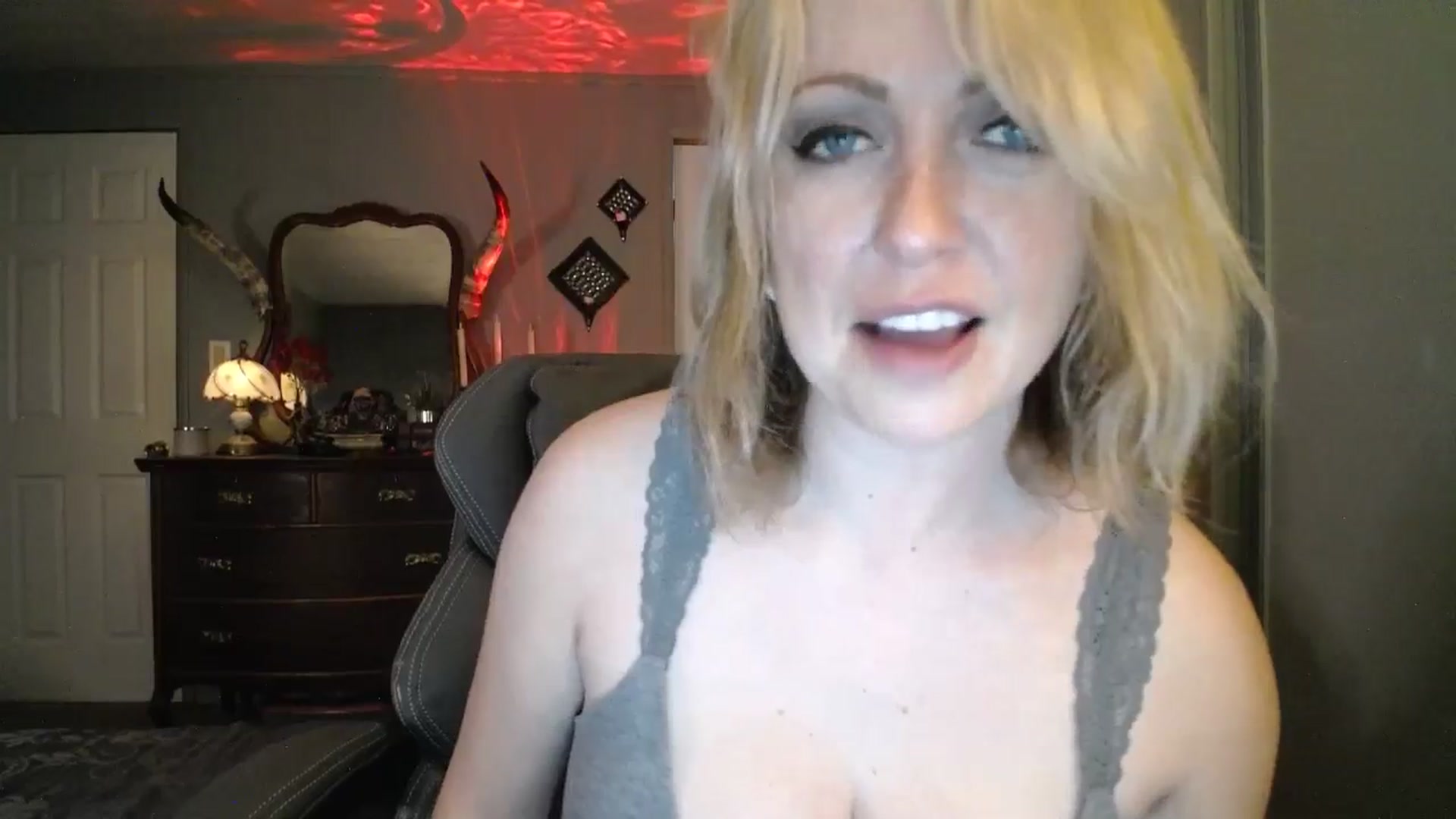 Gallery image thumbnail from Classic_Daisy's myfreecams stream on, 10/07/2025, 19:36 image 10 of 20