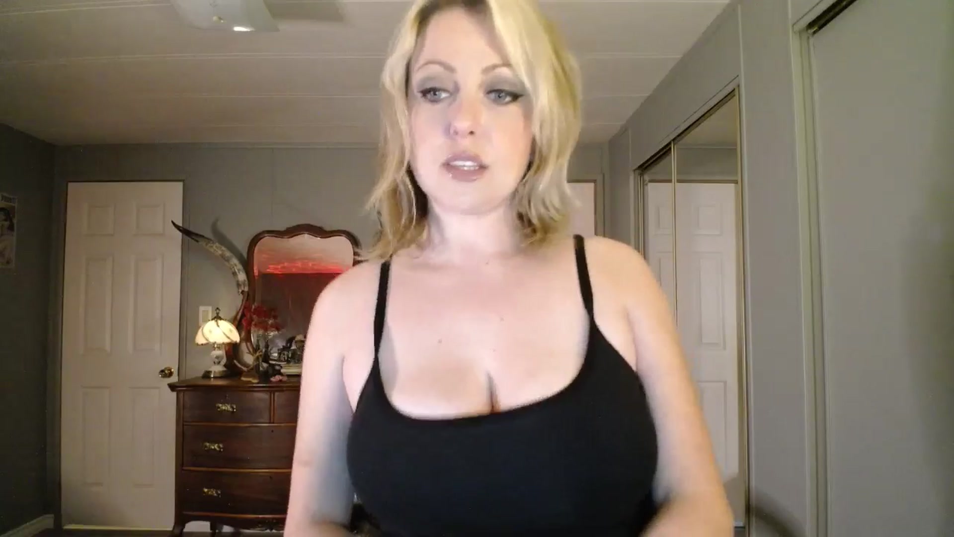 Gallery image thumbnail from Classic_Daisy's myfreecams stream on, 10/24/2025, 20:50 image 18 of 20