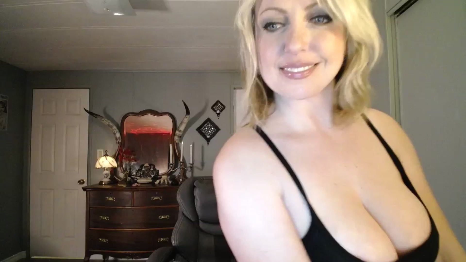Gallery image thumbnail from Classic_Daisy's myfreecams stream on, 10/24/2025, 20:50 image 5 of 20