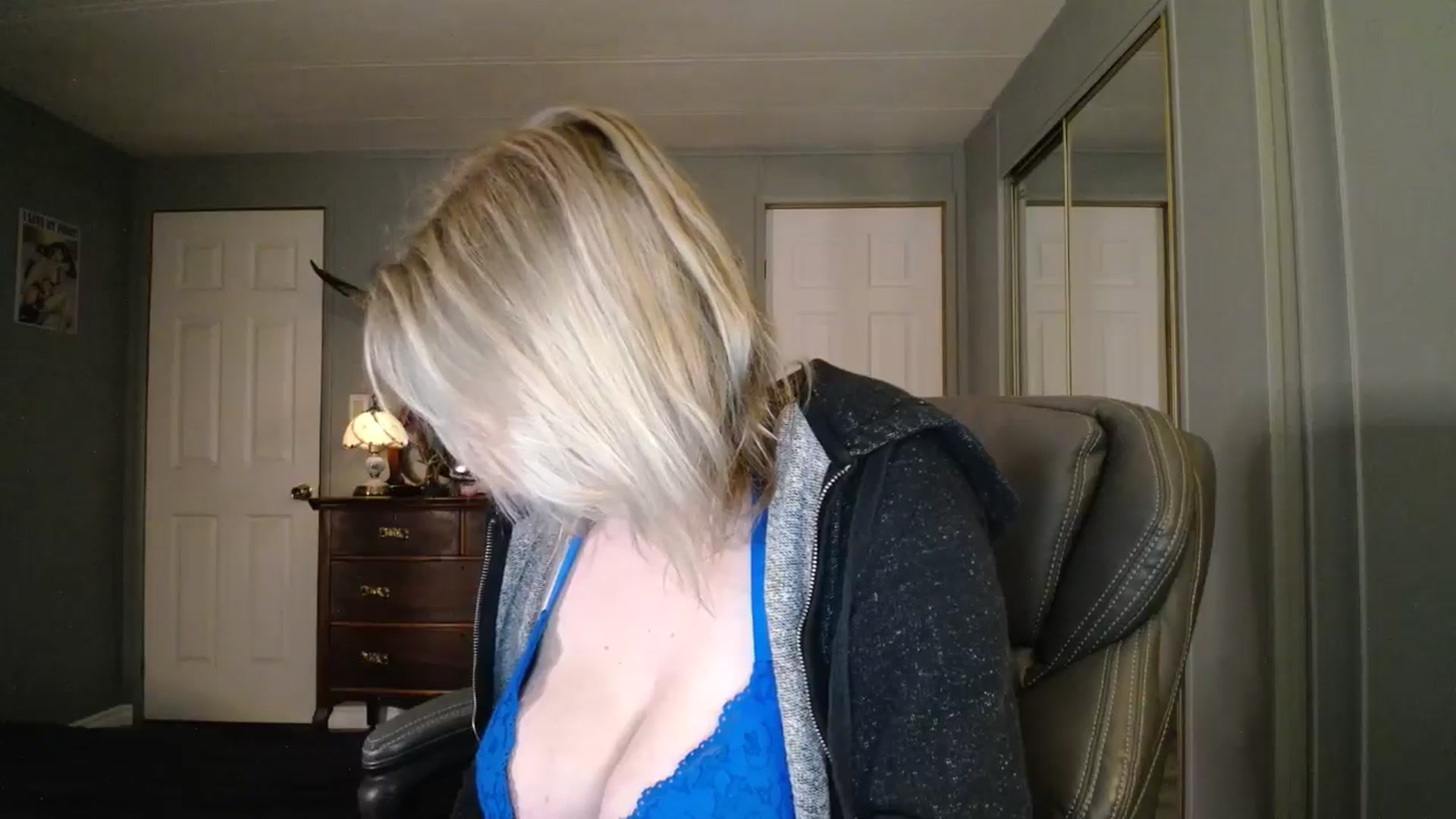 Gallery image thumbnail from Classic_Daisy's myfreecams stream on, 12/15/2025, 21:37 image 7 of 20