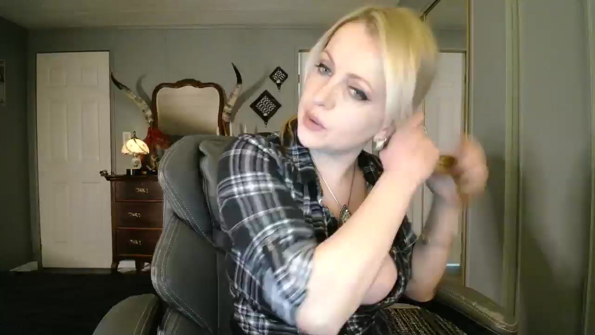 Gallery image thumbnail from Classic_Daisy's myfreecams stream on, 01/28/2026, 16:01 image 1 of 20