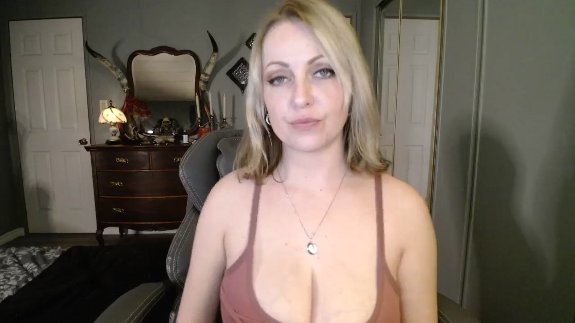 Gallery image thumbnail from Classic_Daisy's myfreecams stream on, 04/22/2026, 22:31 image 9 of 20